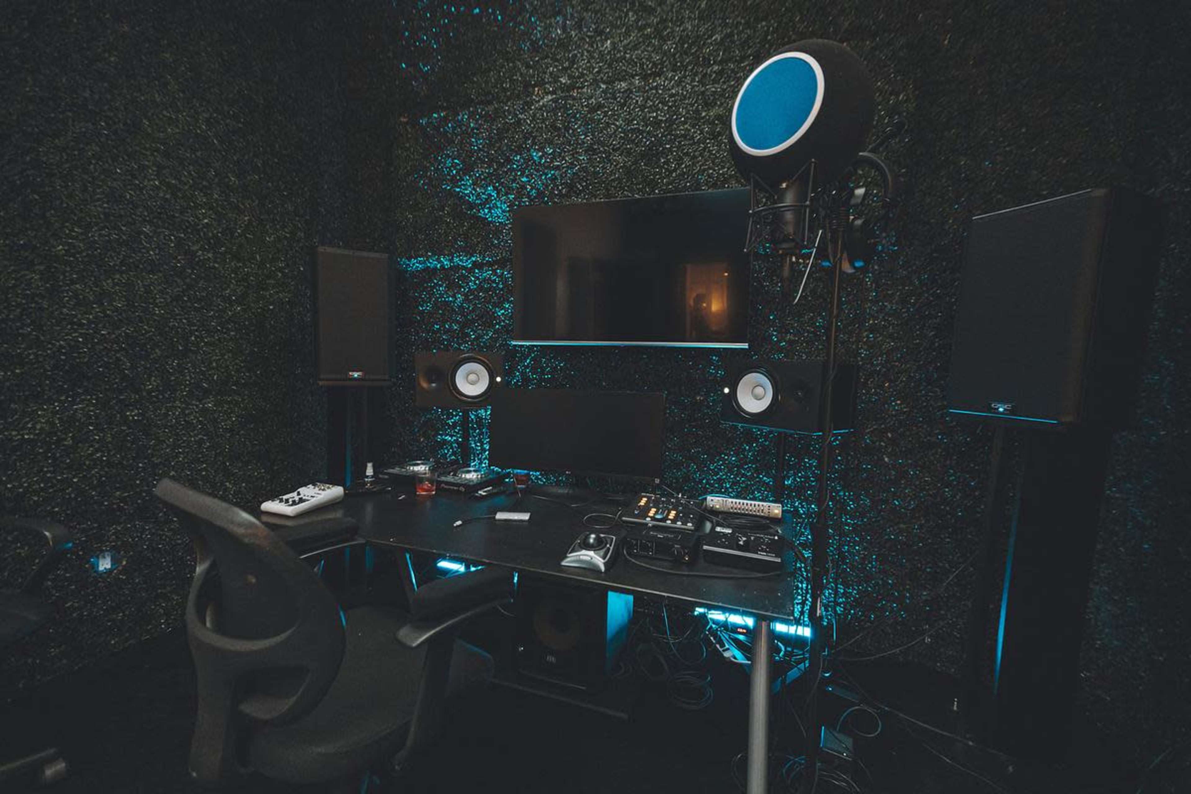 Previs Lighting Design and Recording Suite Image in Westlake, Los Angeles, CA