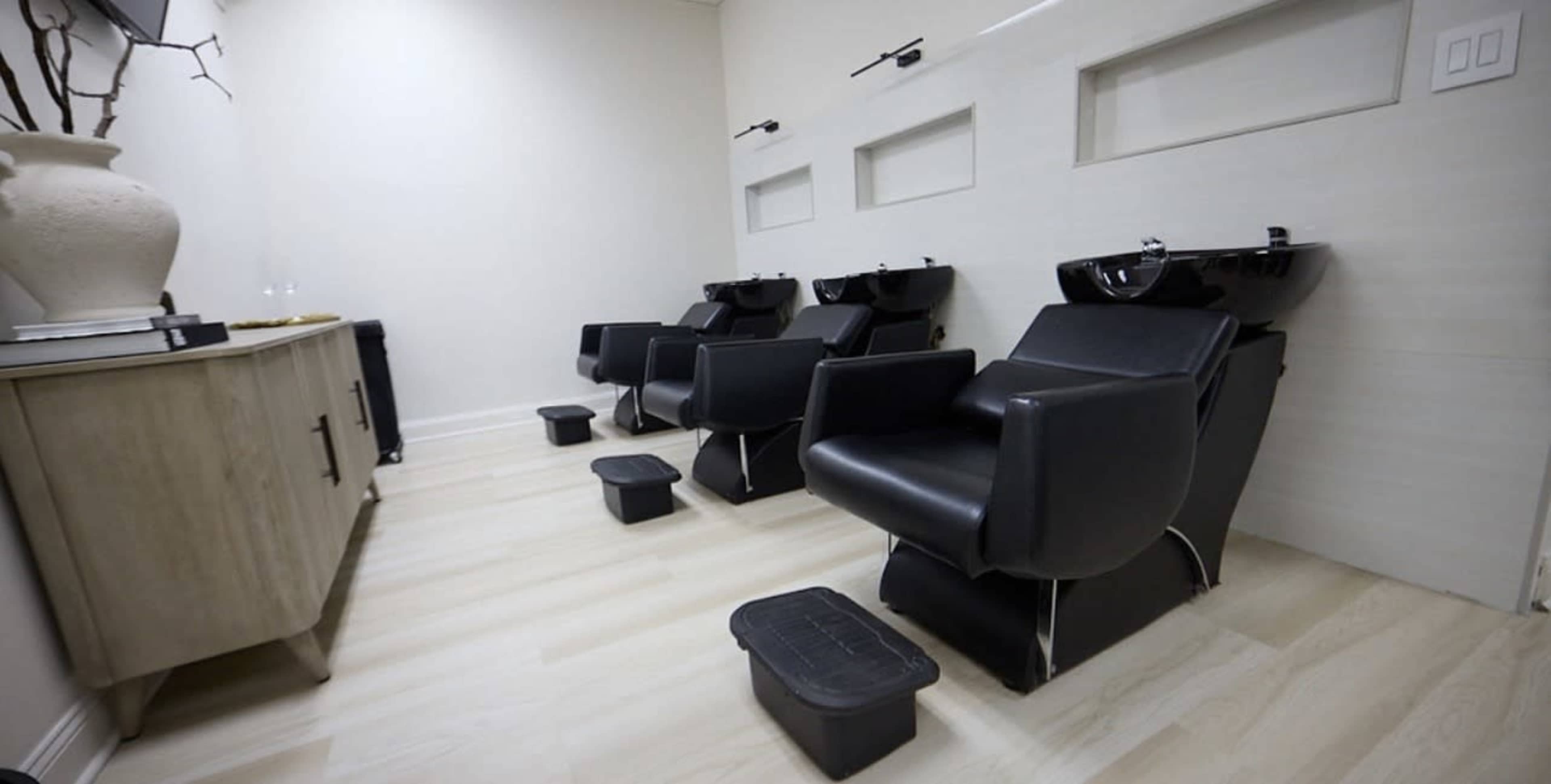 Spacious Modern Open Concept Beauty and Content Studio Image in South Side, Chicago, IL