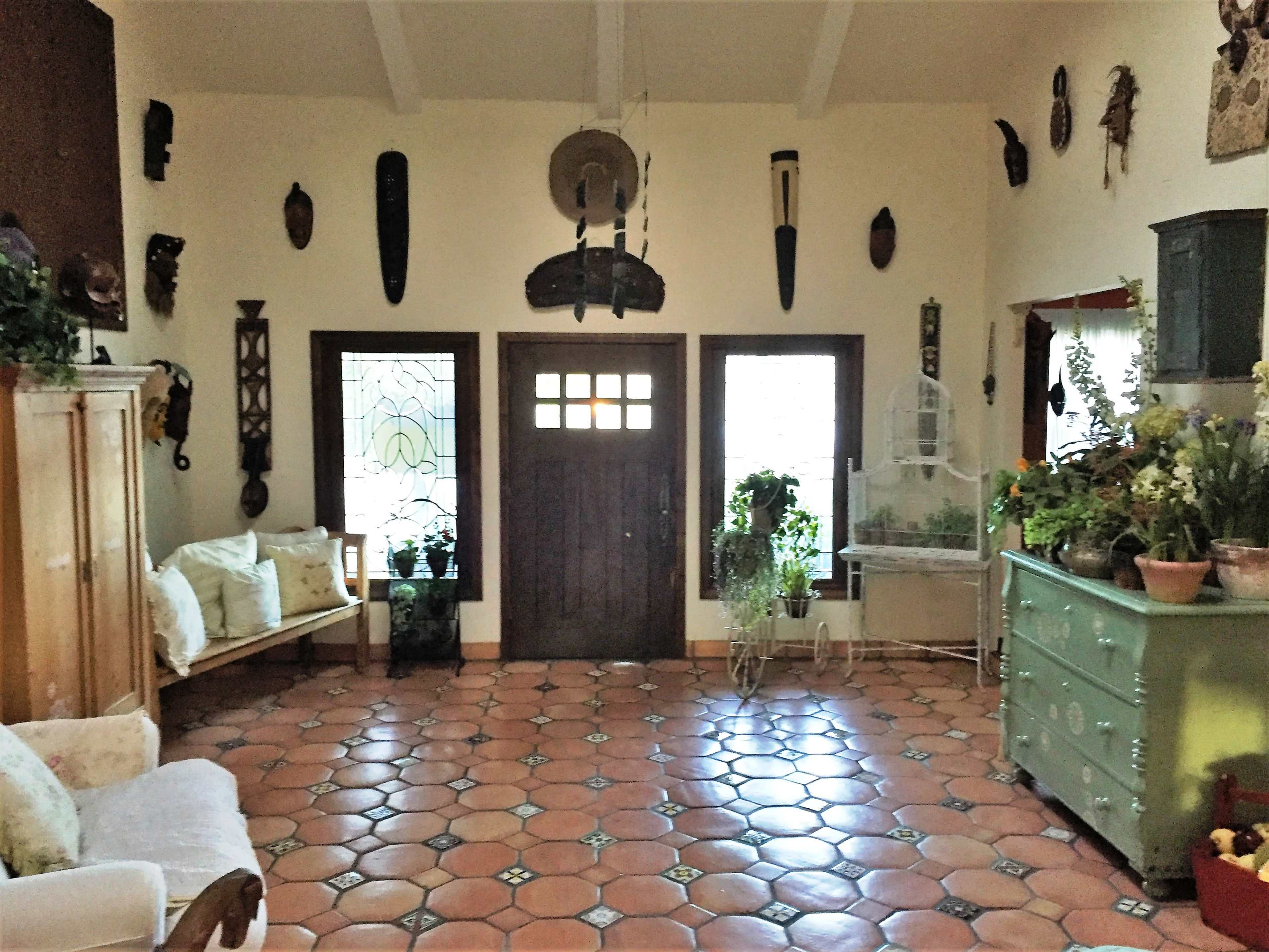 We are in a quiet suburban neighborhood with unique houses. It is roomy. The living room is decorated in a unique and intrigueing way. The backyard is spacious with a great view. Image in Newhall, Santa Clarita, CA