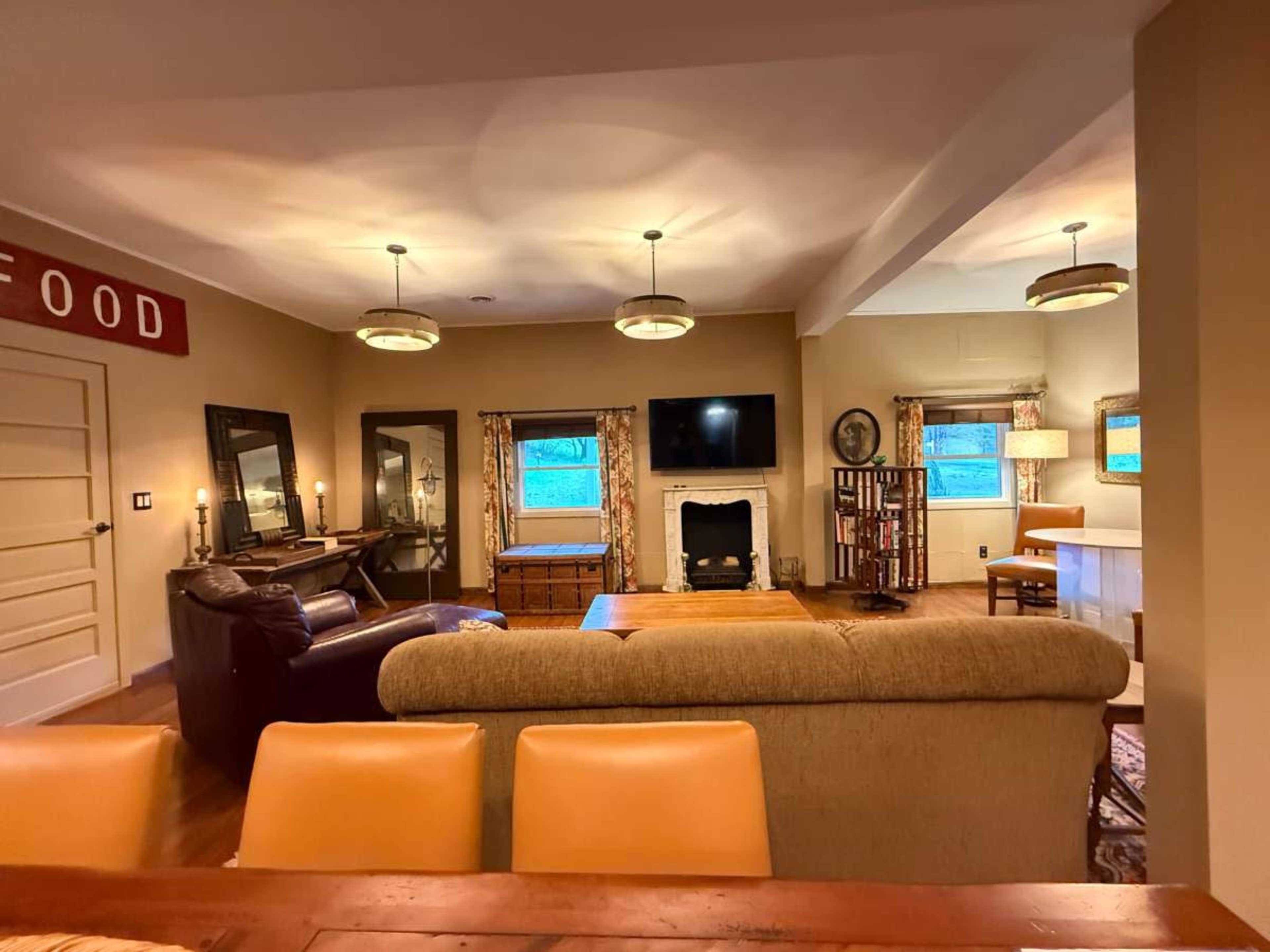 Shara Chapman Hall: a renovated church for events and social gatherings Image in Summit, charlotteville, NY