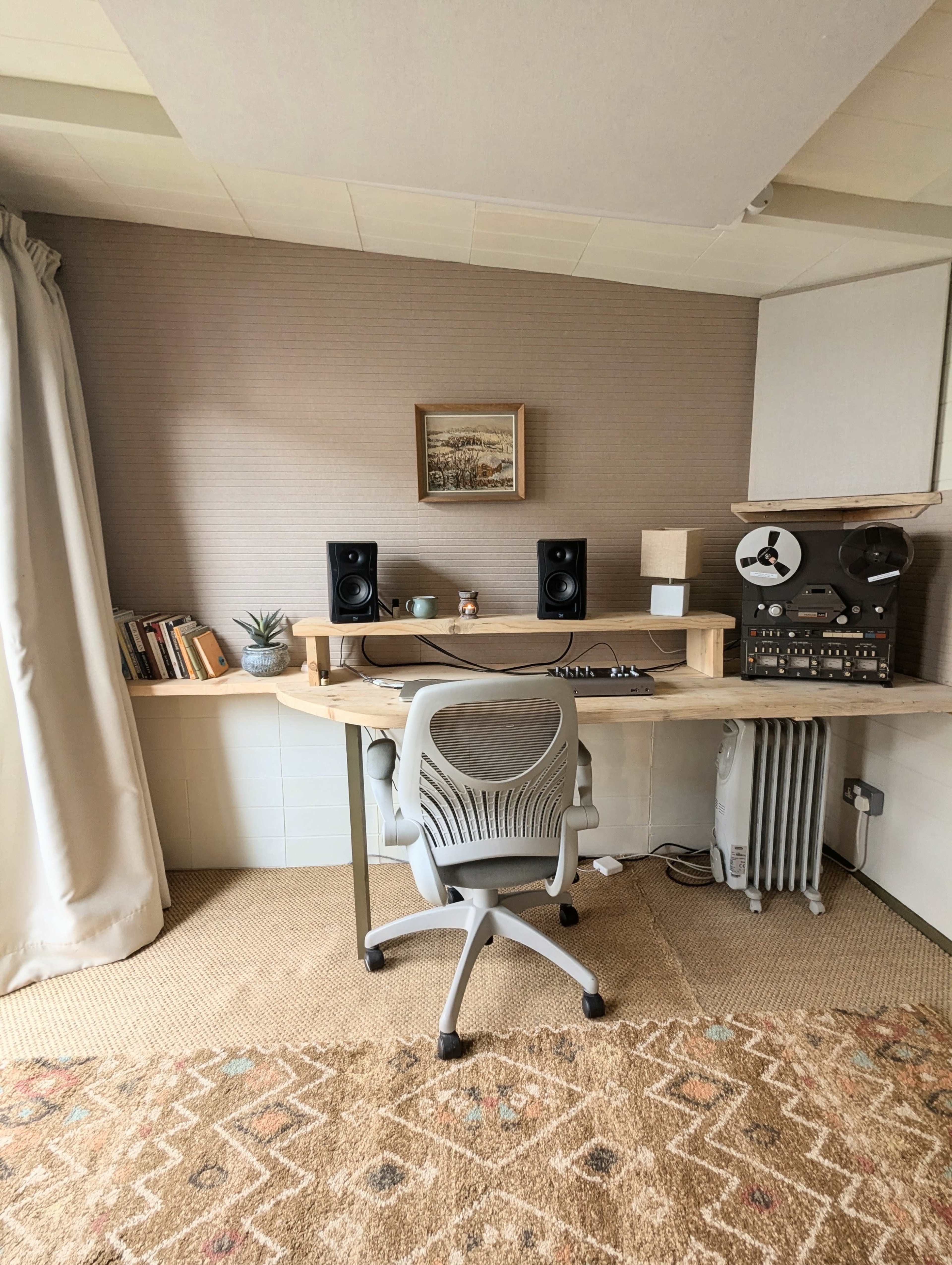 Cozy Garden Recording Studio for Acoustic Music & Voicover Image in Greenbank, Bristol, ENG