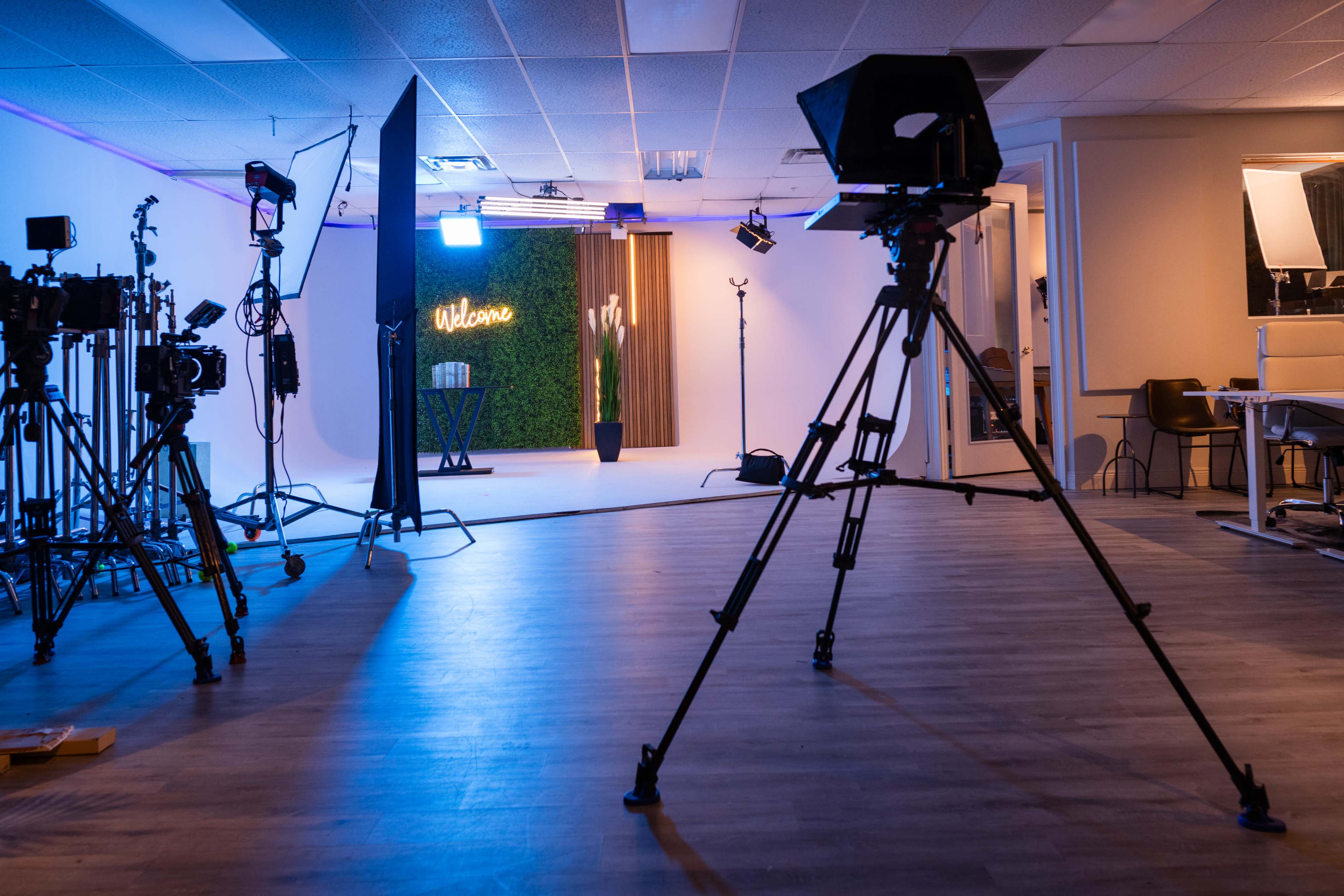 Clermont Cyc Wall & Teleprompter Video Studio With Full Lighting Package Image in Clermont, Clermont, FL