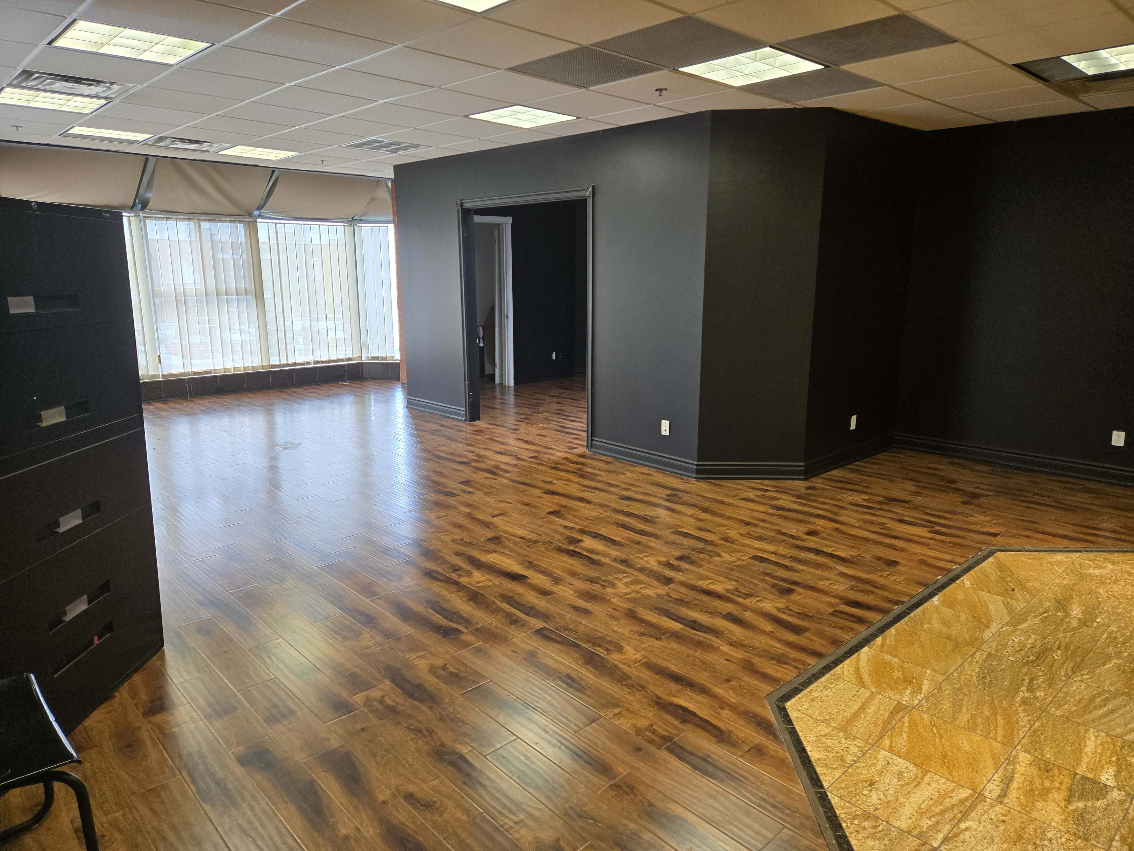 Office or studio space with lots of amenities close by. Image in Woodbridge, Woodbridge, ON