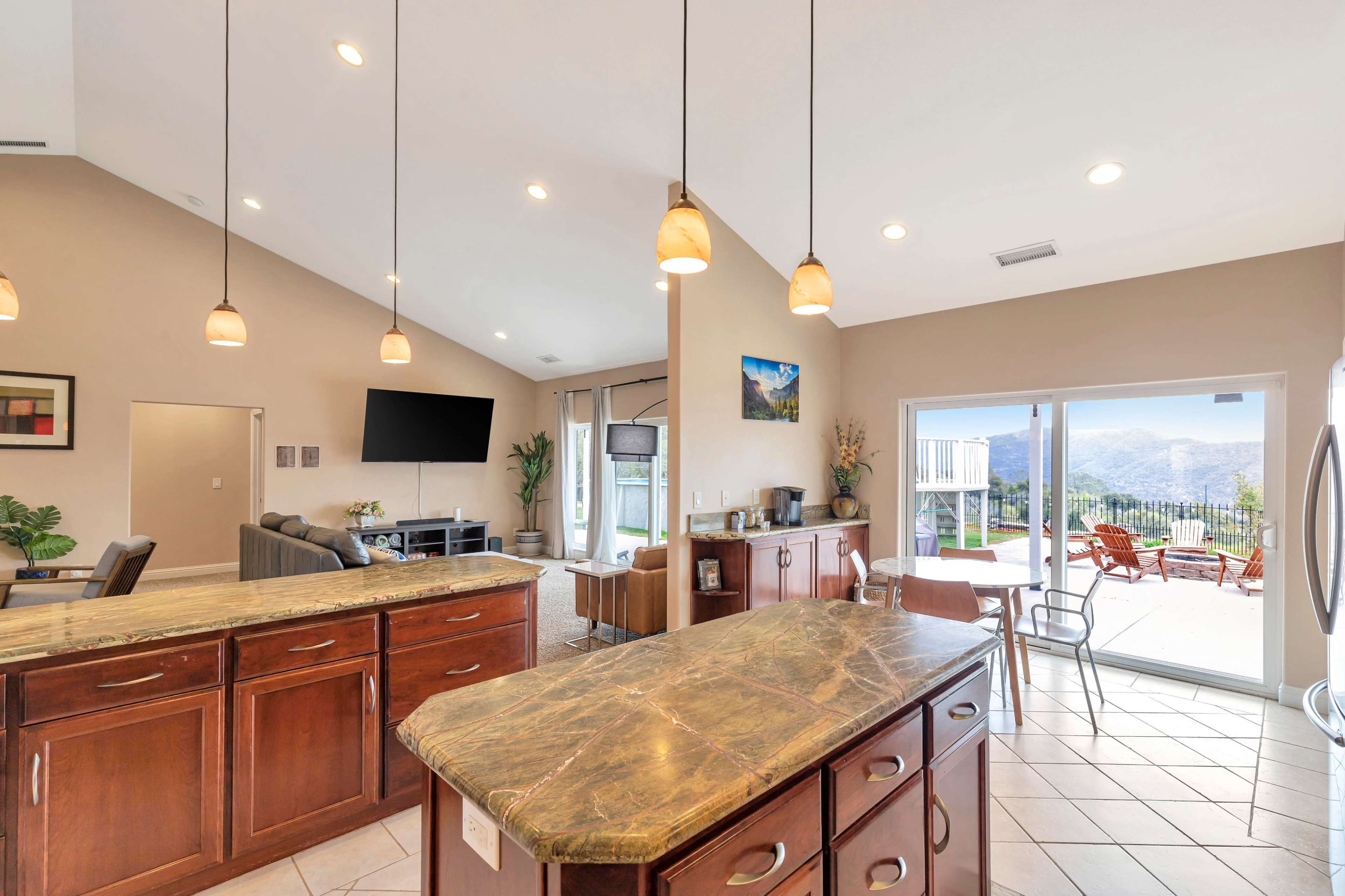 Stargaze Retreat with Amazing View and Venue Image in Ahwahnee, ahwahnee, CA