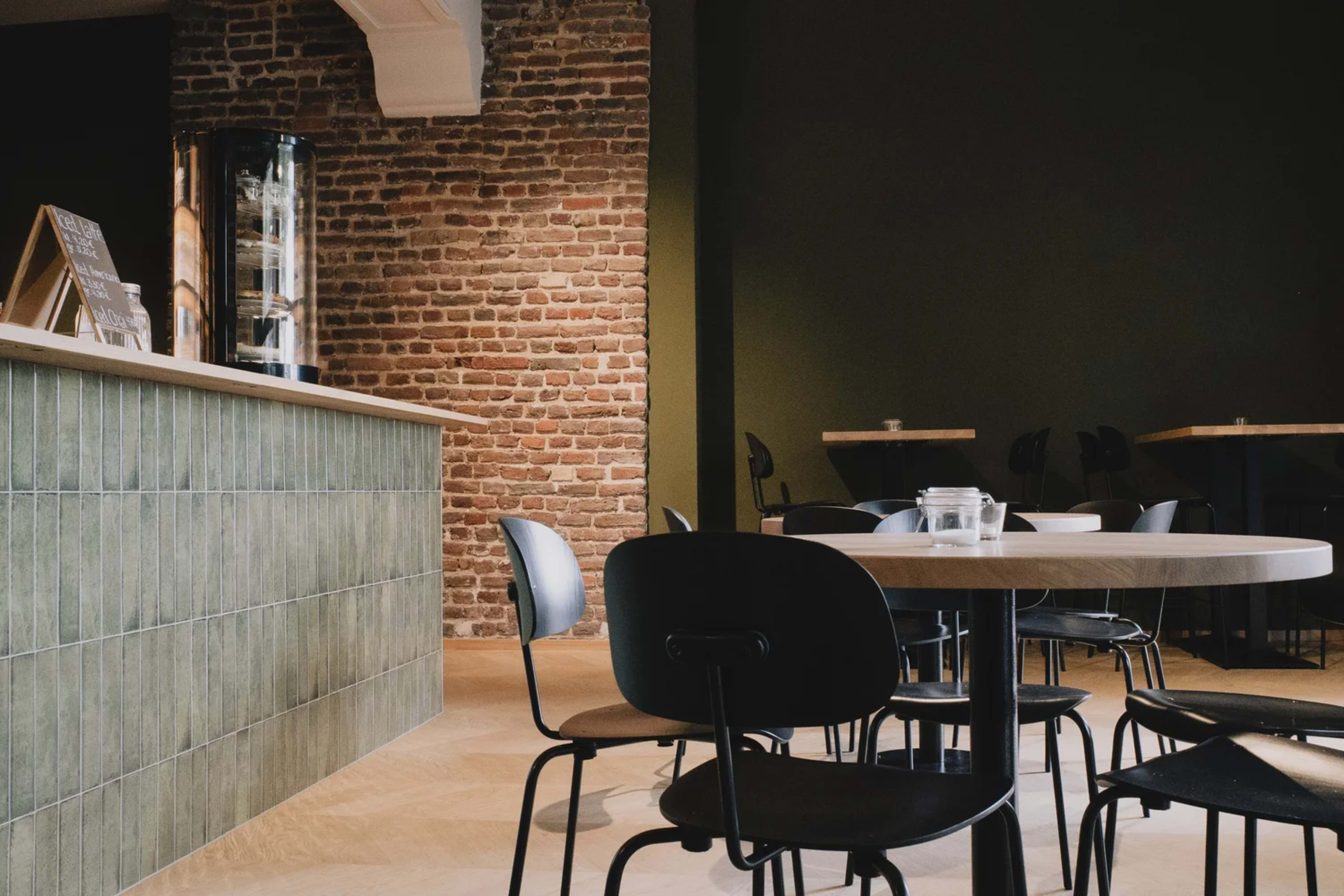 Industriesaal am Hafen mit 10 m Deckenhöhe und Backstein Image in Ruhrort, Duisburg