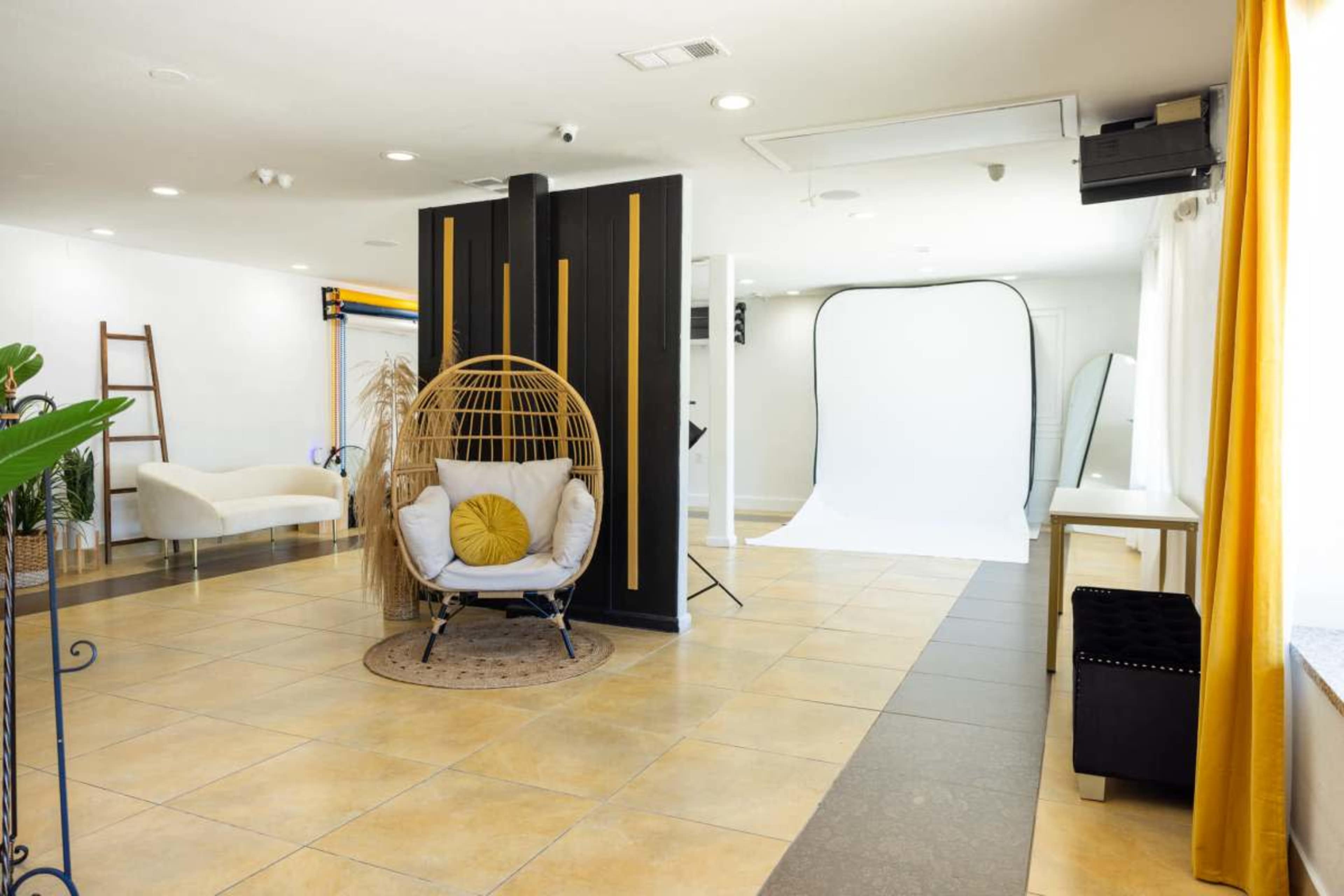 BLK IVRY Studio: Boutique Photography Space in Mansfield, TX Image in Mansfield, Mansfield, TX