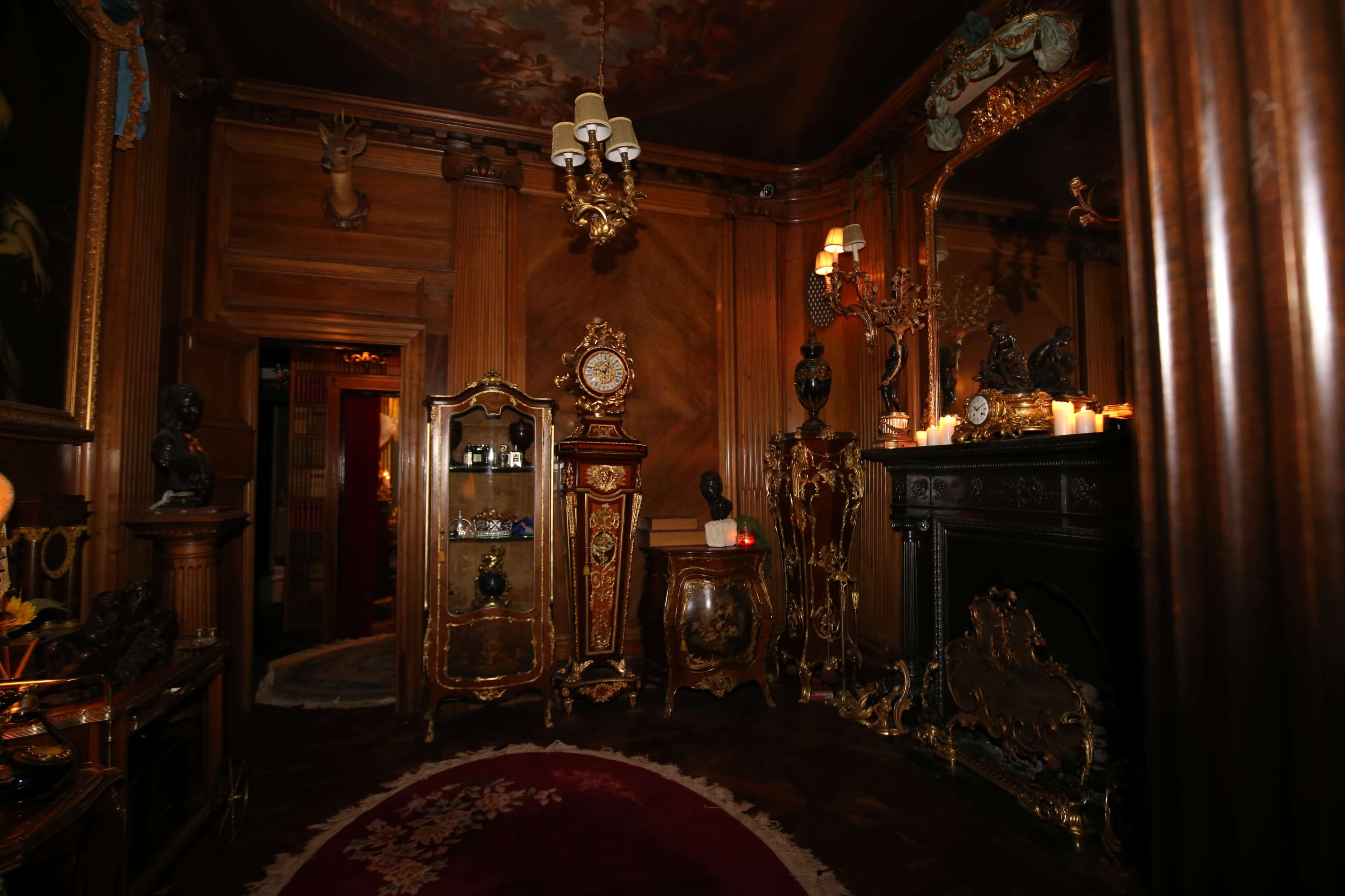 Baroque Elegance: Louis XV French Apartment with Palladian Features Image in Hammersmith, London, ENG
