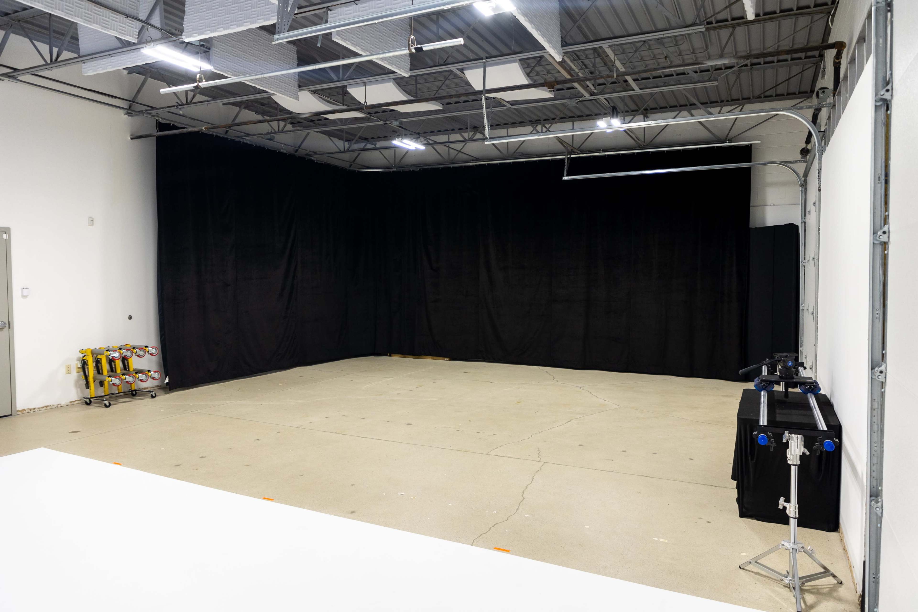 Centrally Located Production Studio with White Cyclorama Image in Park 100, Indianapolis, IN