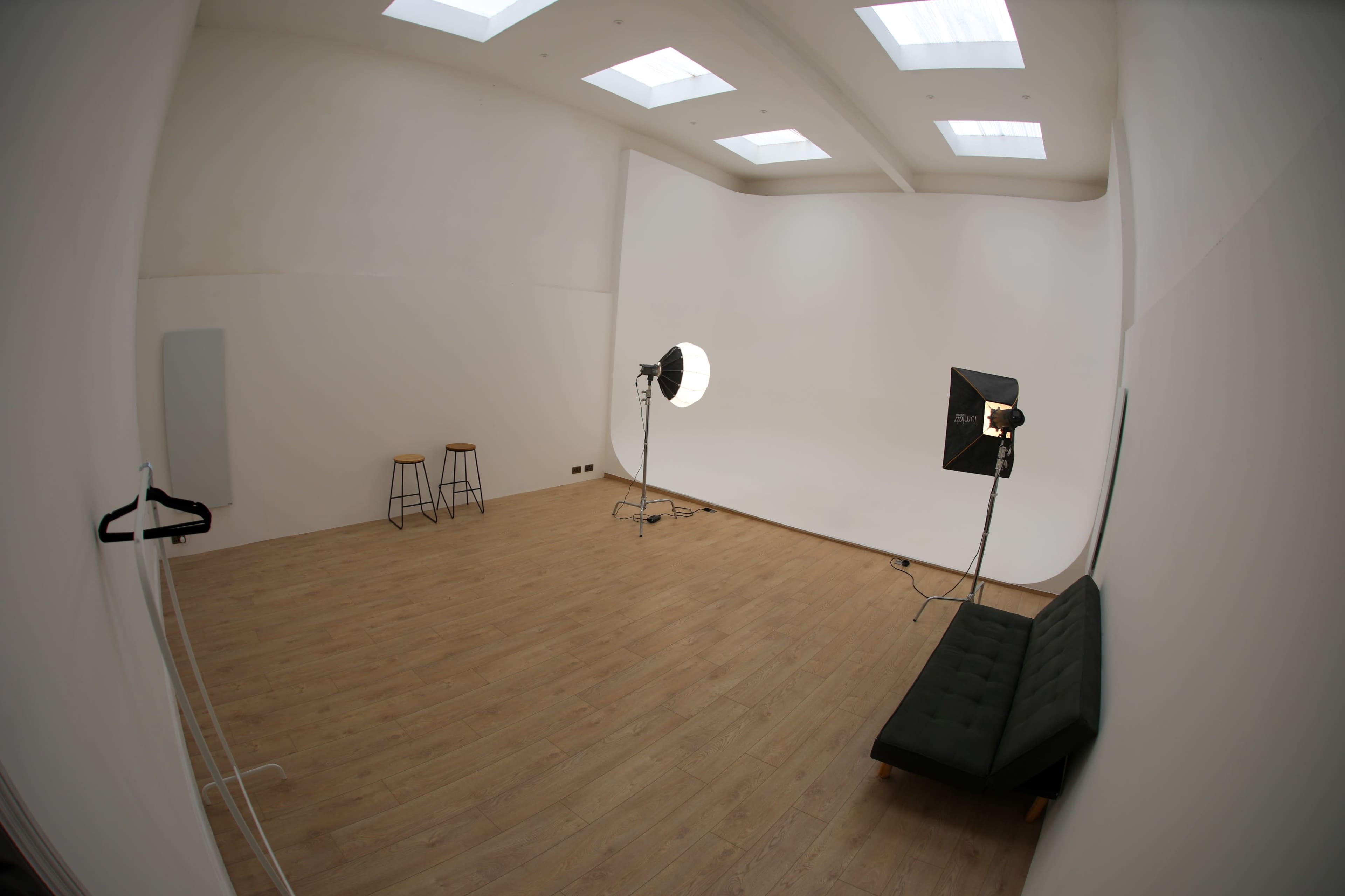 Natural Light Infinity Cove Studio Image in Salford, Salford, ENG