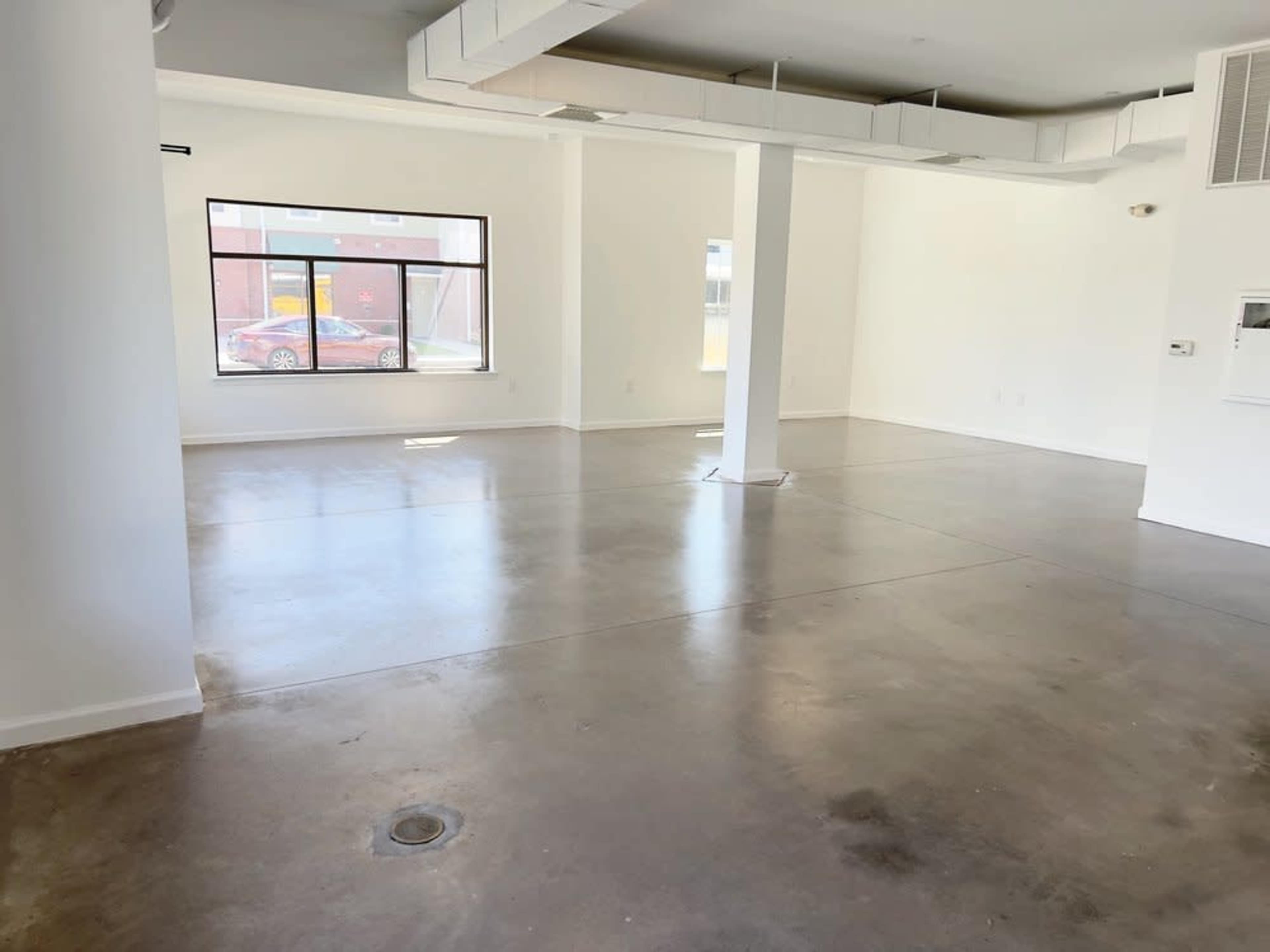 Cozy Studio in Residential Neighborhood with Natural Light Image in Brookhaven, Coram, NY