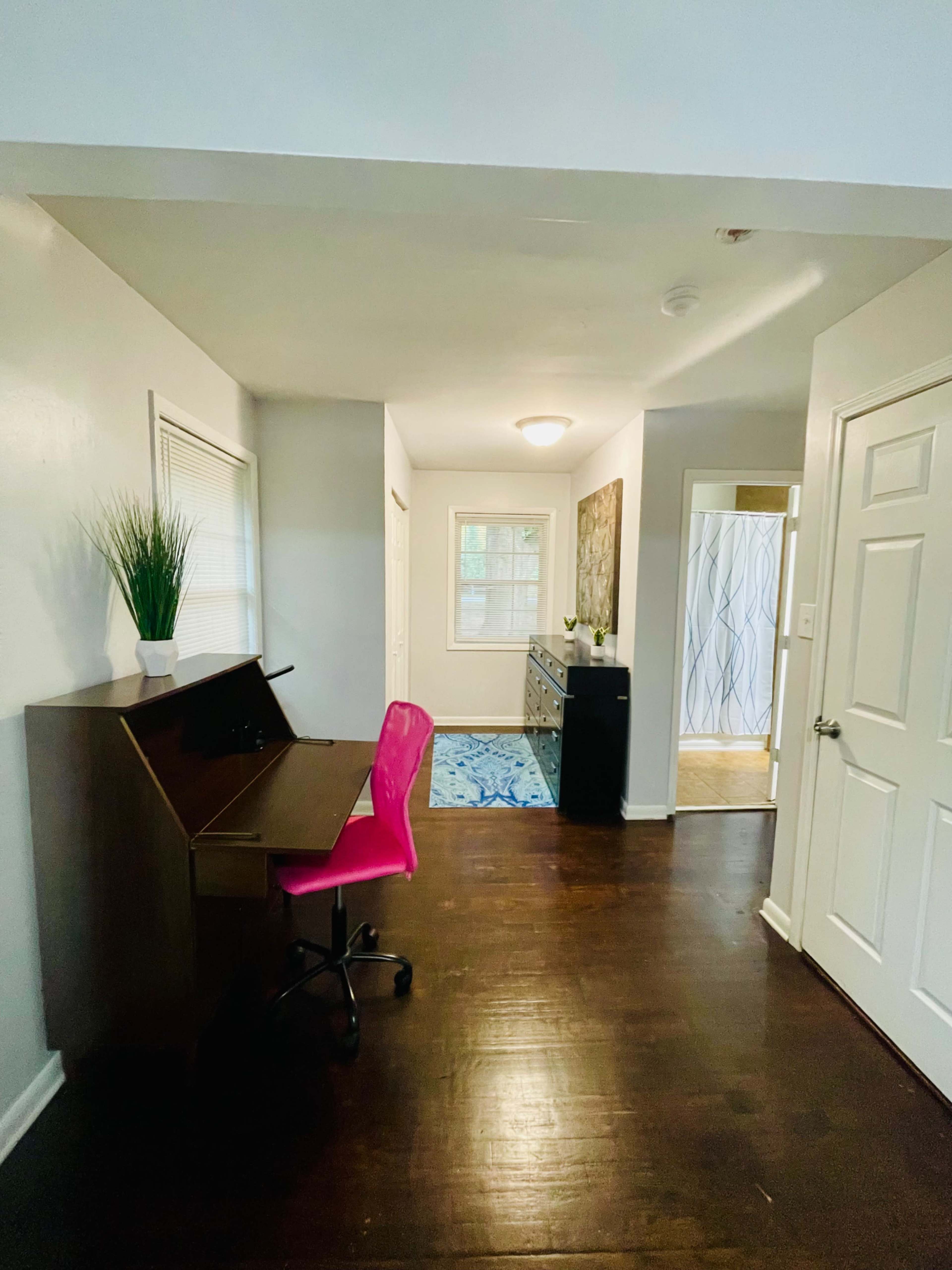 Vibrant Retro Decatur House Image in Candler-McAfee, Decatur, GA