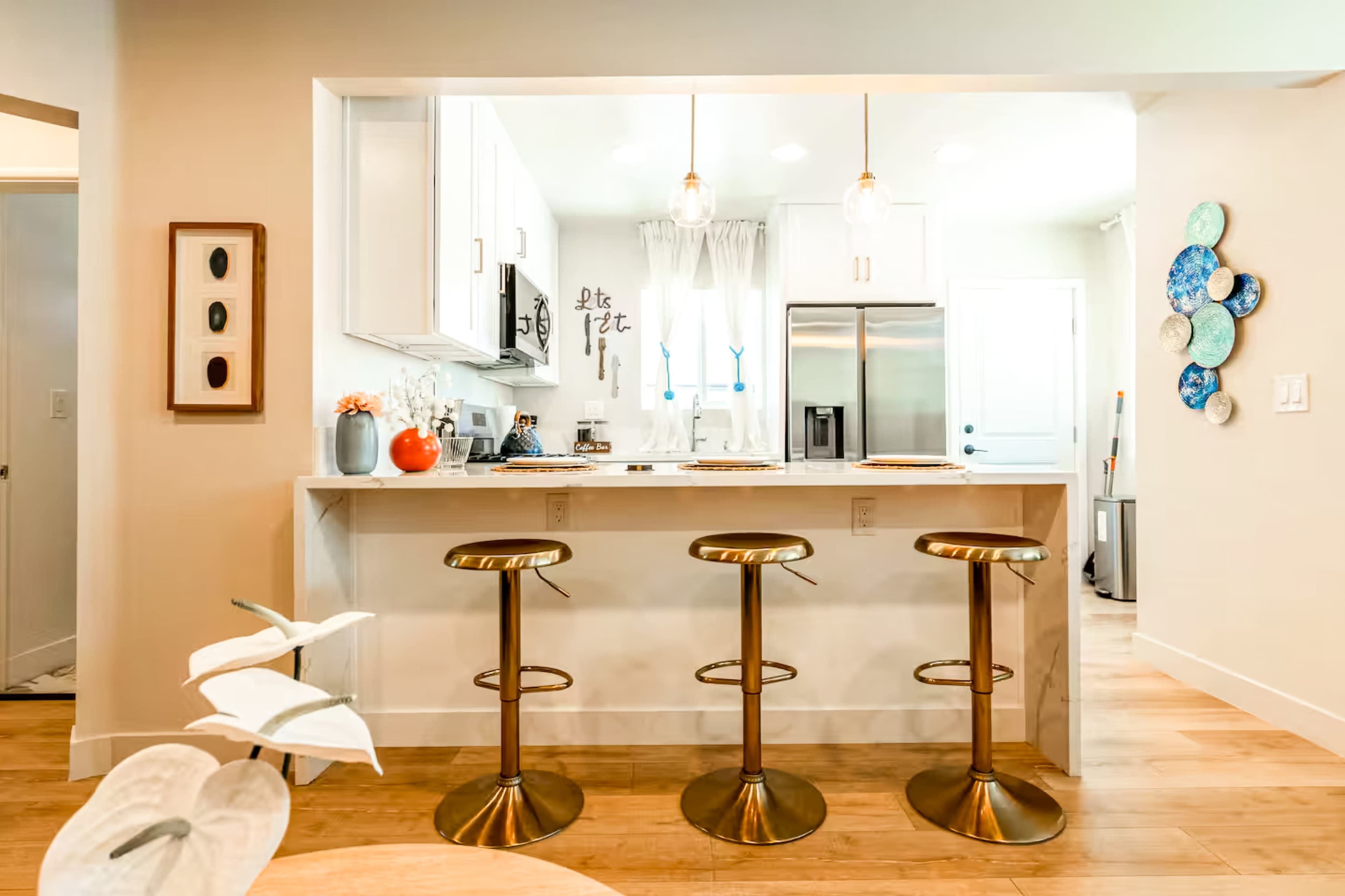 Elegant Modern Home with Open Layout & Natural Light Image in South Los Angeles, Los Angeles, CA