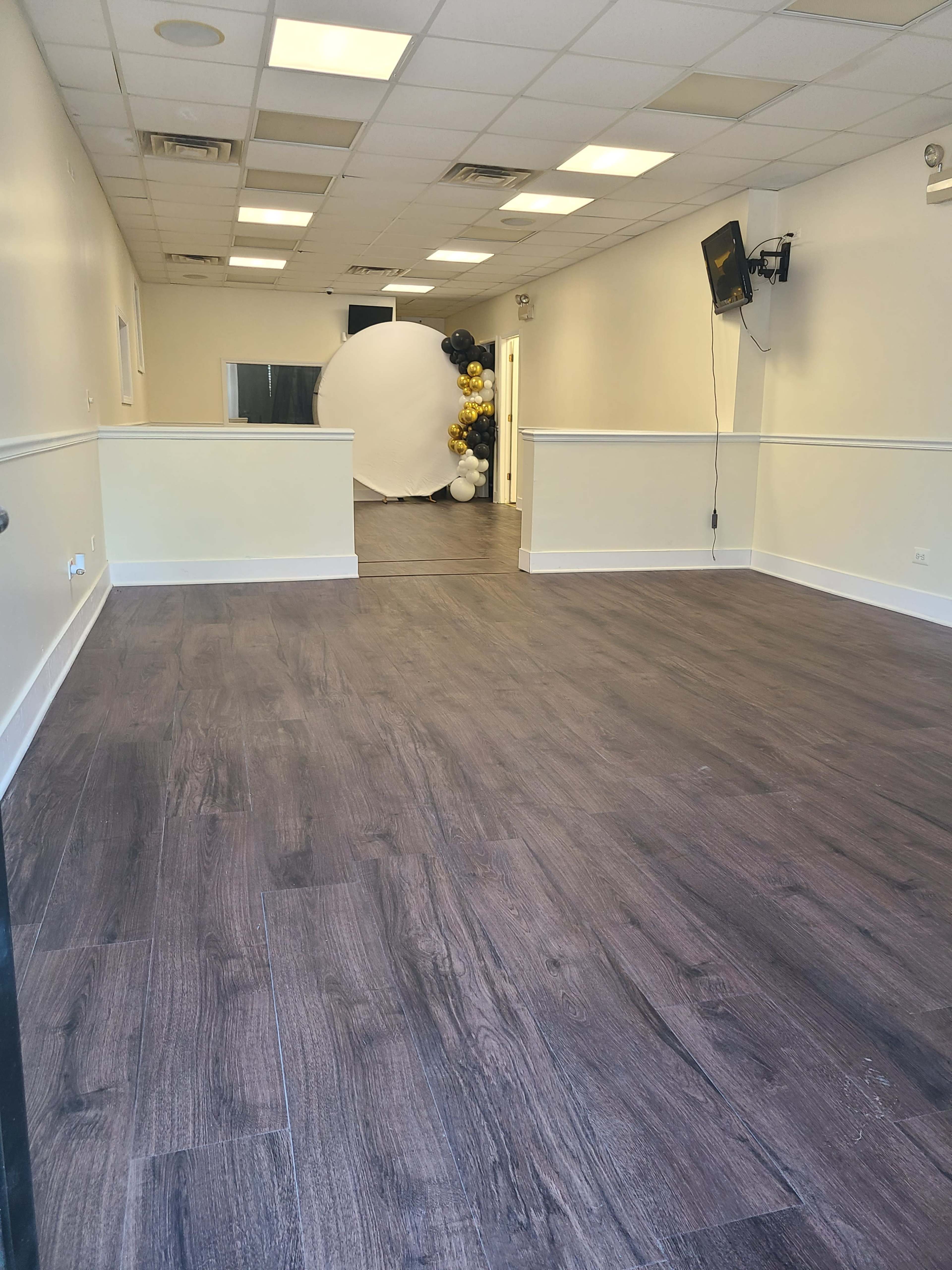 Open Concept Location and Creative Studio Image in South Side, CHICAGO, IL