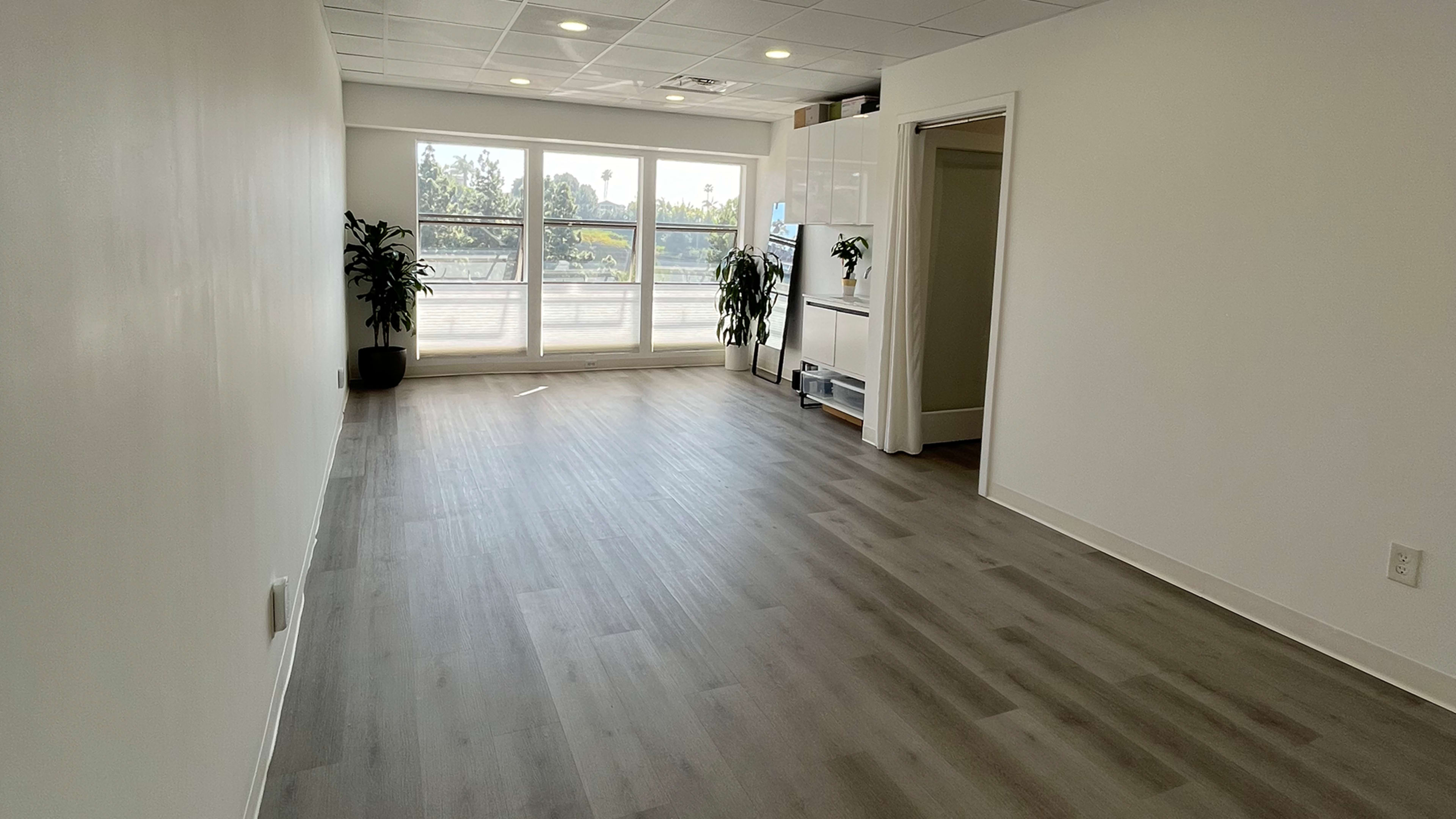 Hillside Daylight Studio with Bay and Ocean View Image in Clairemont, San Diego, CA