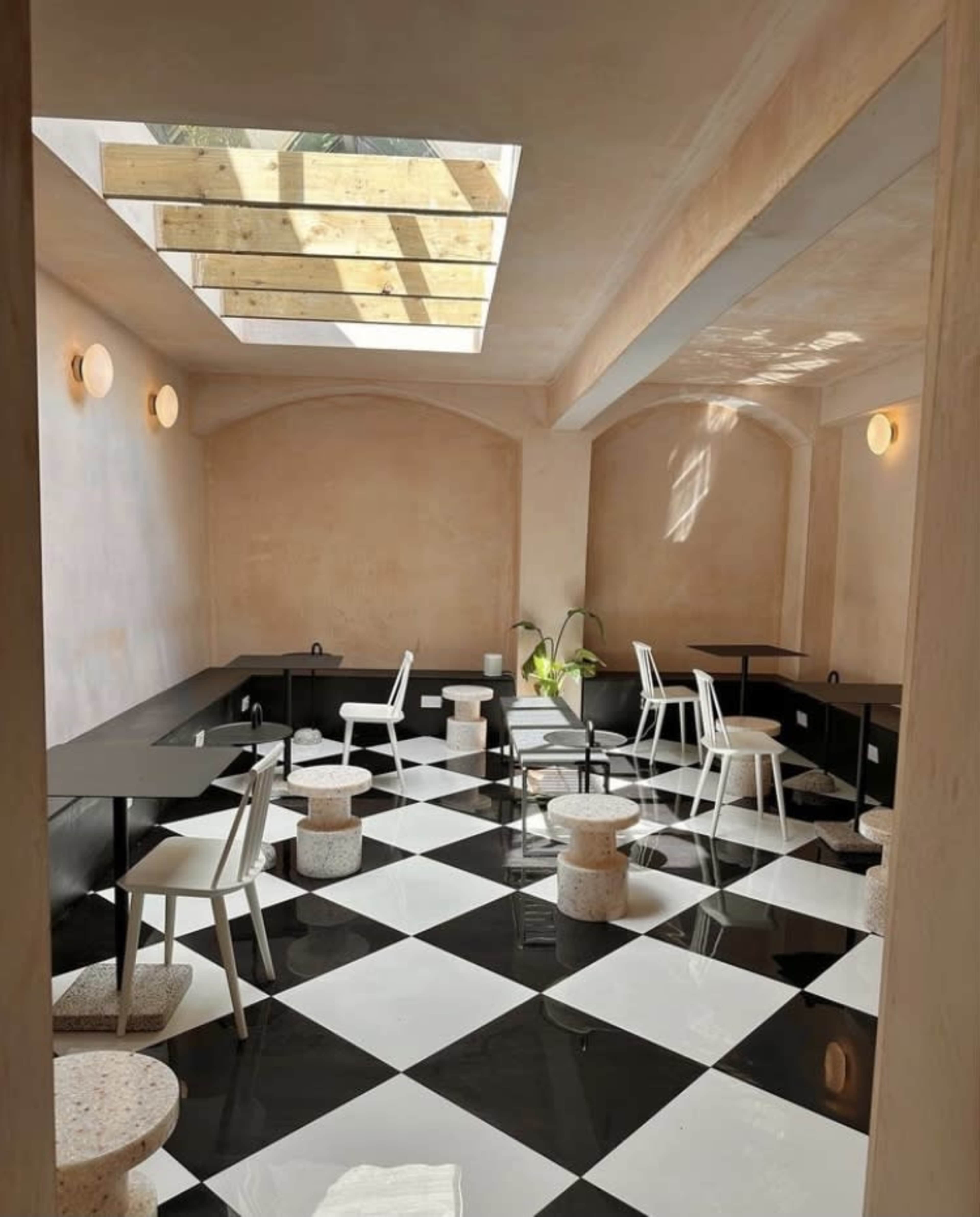 Versatile Space with Skylight and Garden Image in London, london, ENG