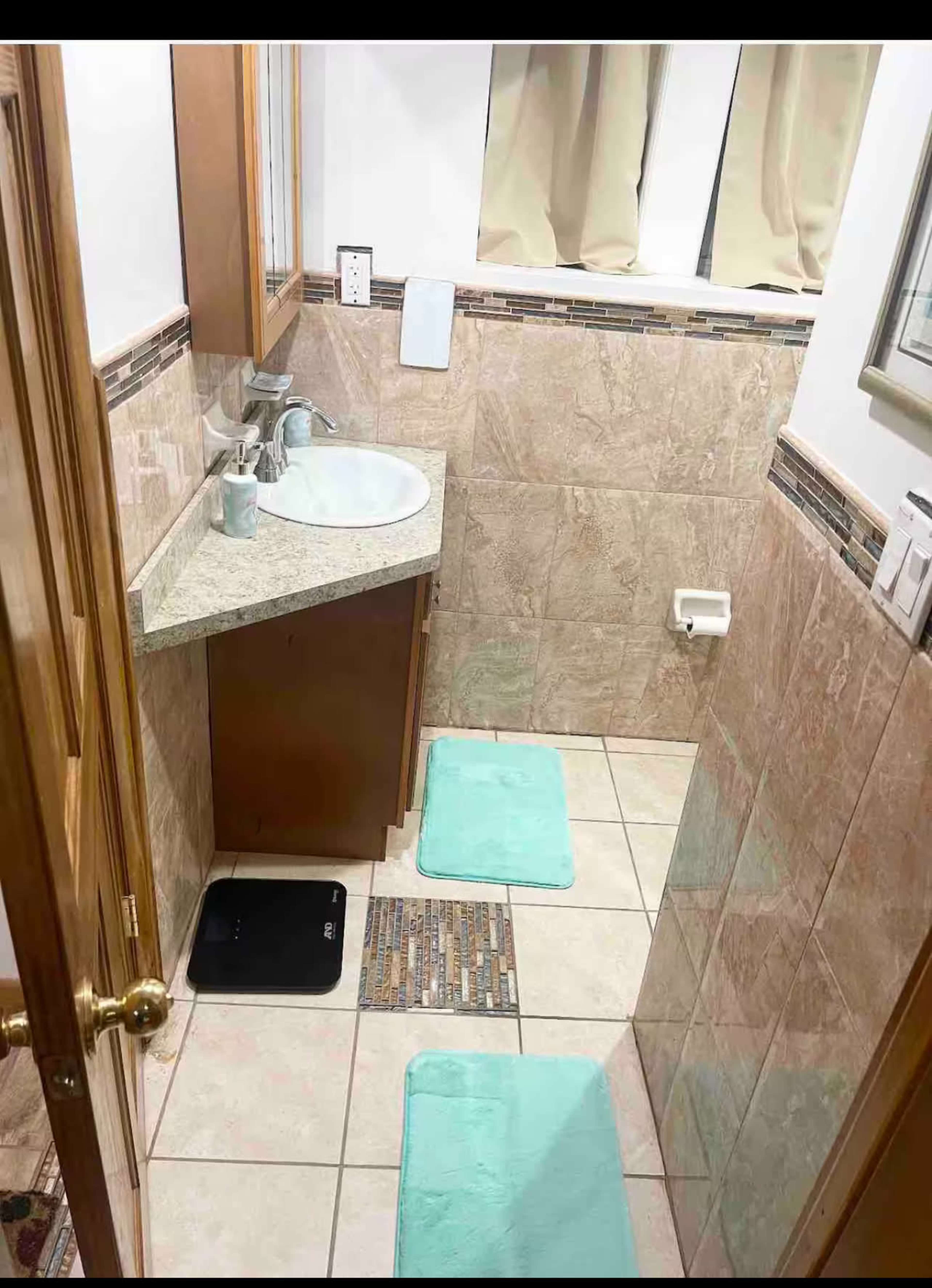 Brooklyn Cozy  Studio with Private Entrance on lower level Image in East Flatbush, Brooklyn, NY