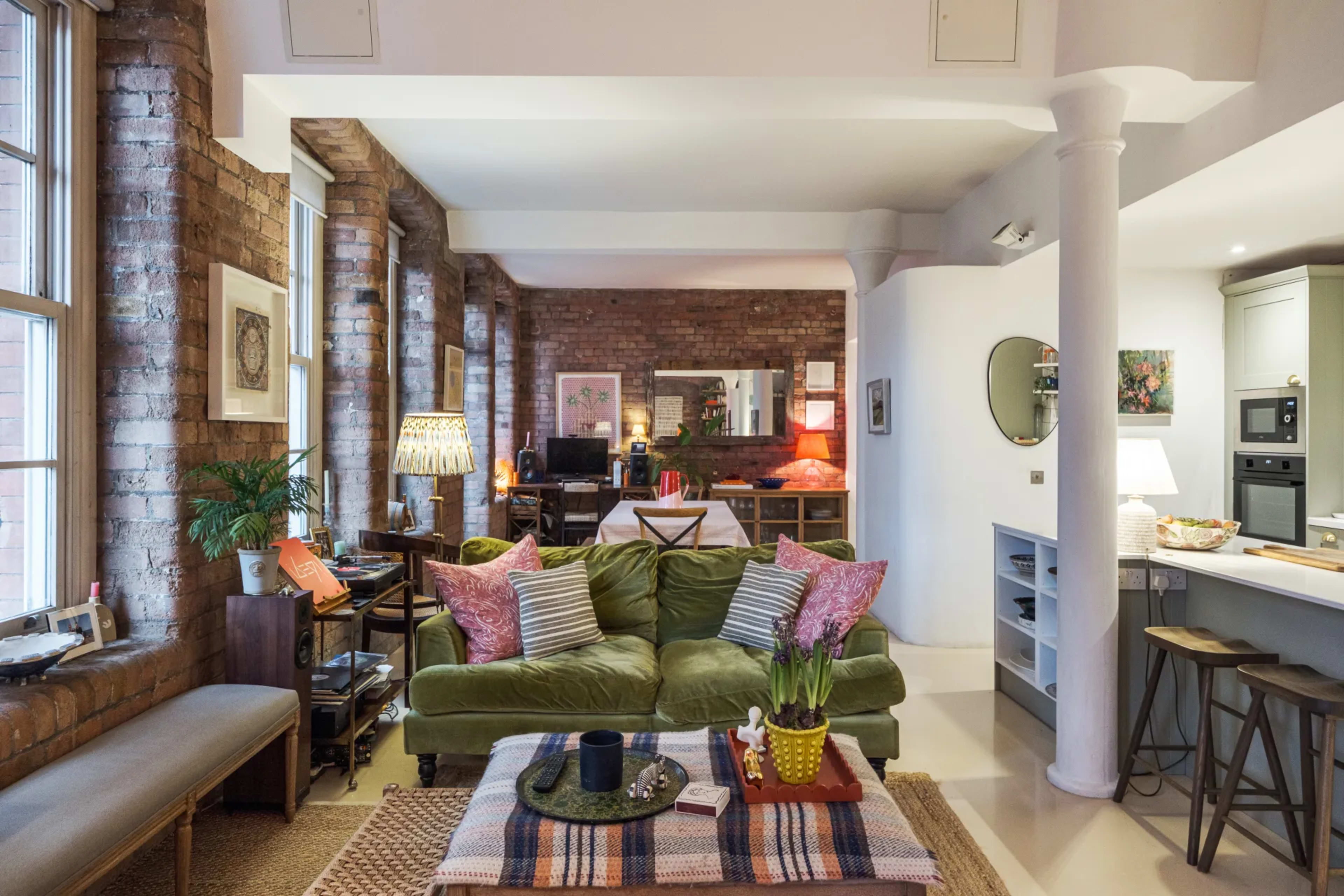 Versatile, quiet and bright open plan warehouse apartment near Bermondsey Street Image in London, London, ENG