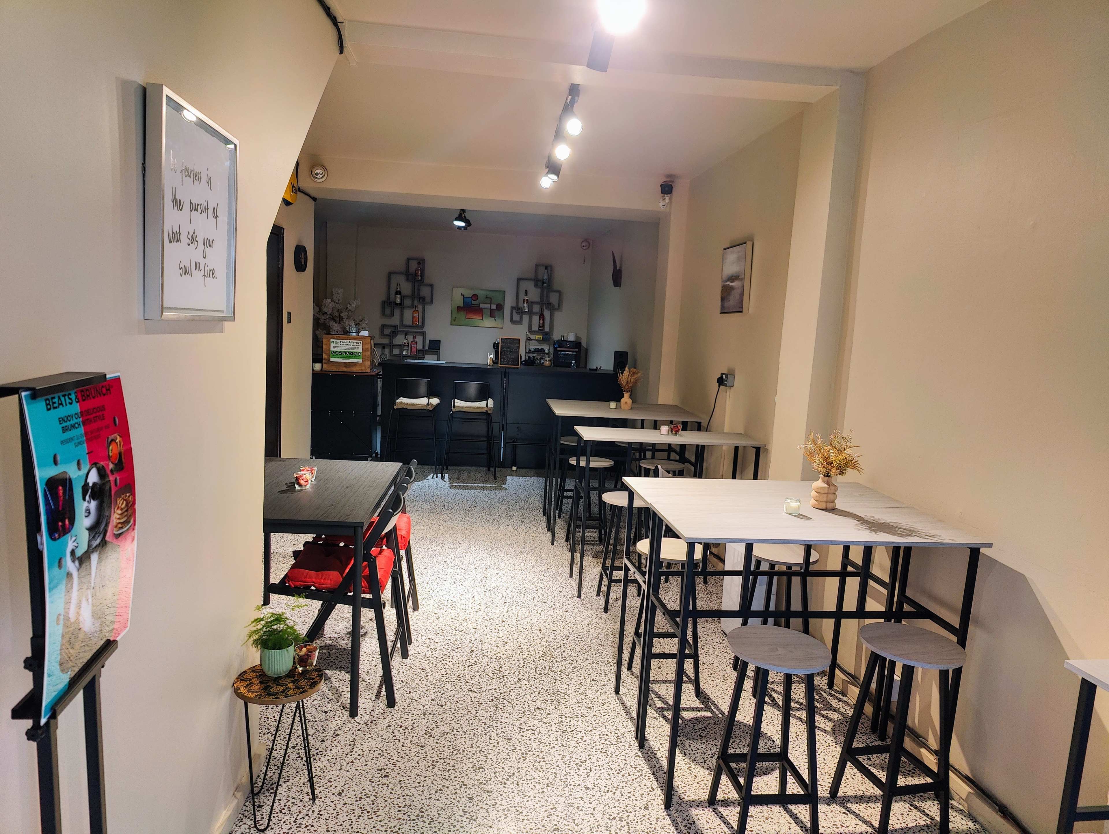 Cosy Little Café Image in London, London, ENG