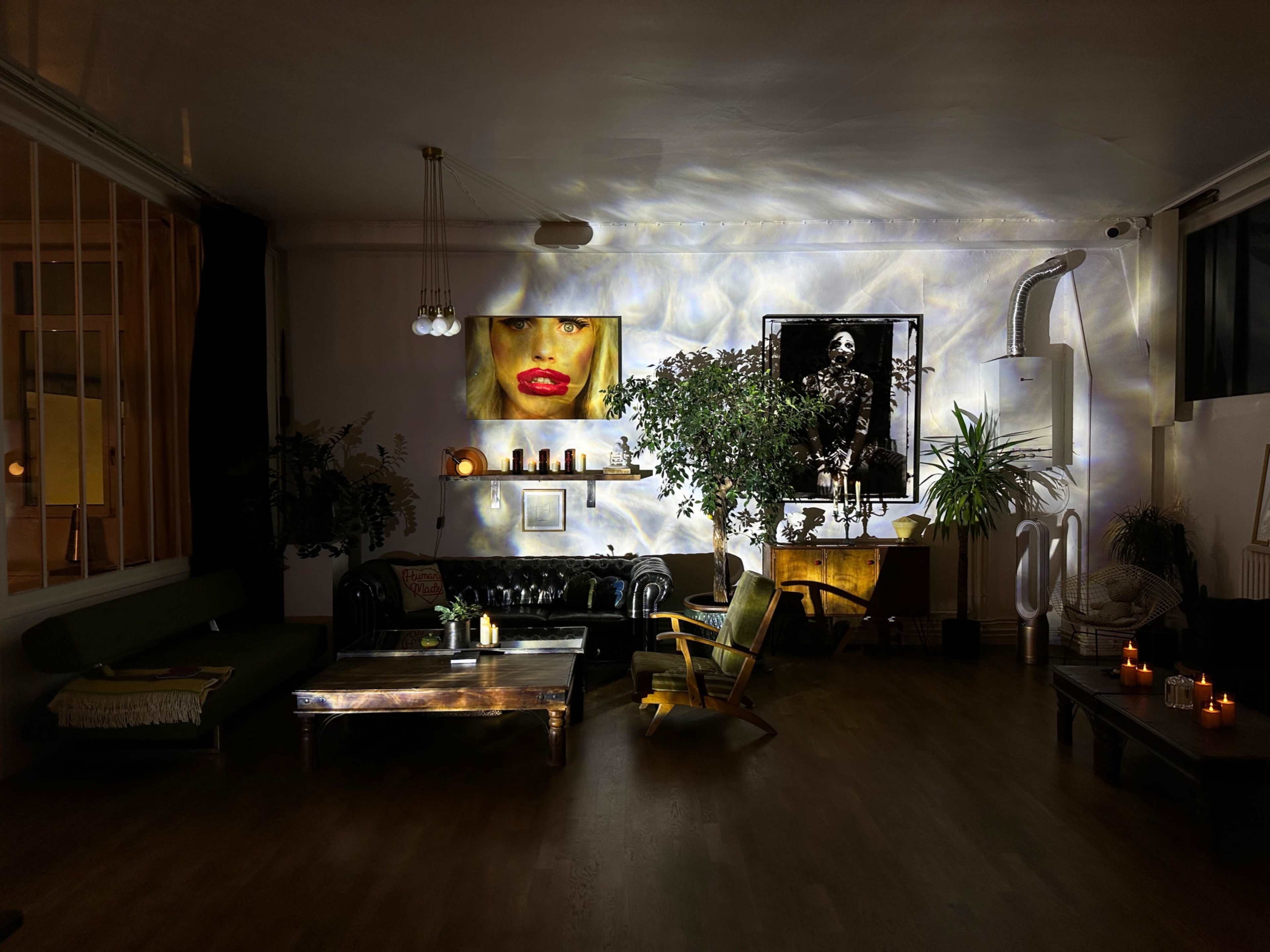 “OZE – L’espace d’une nuit, l’empreinte d’une vie.” Image in Ménilmontant, Paris, 