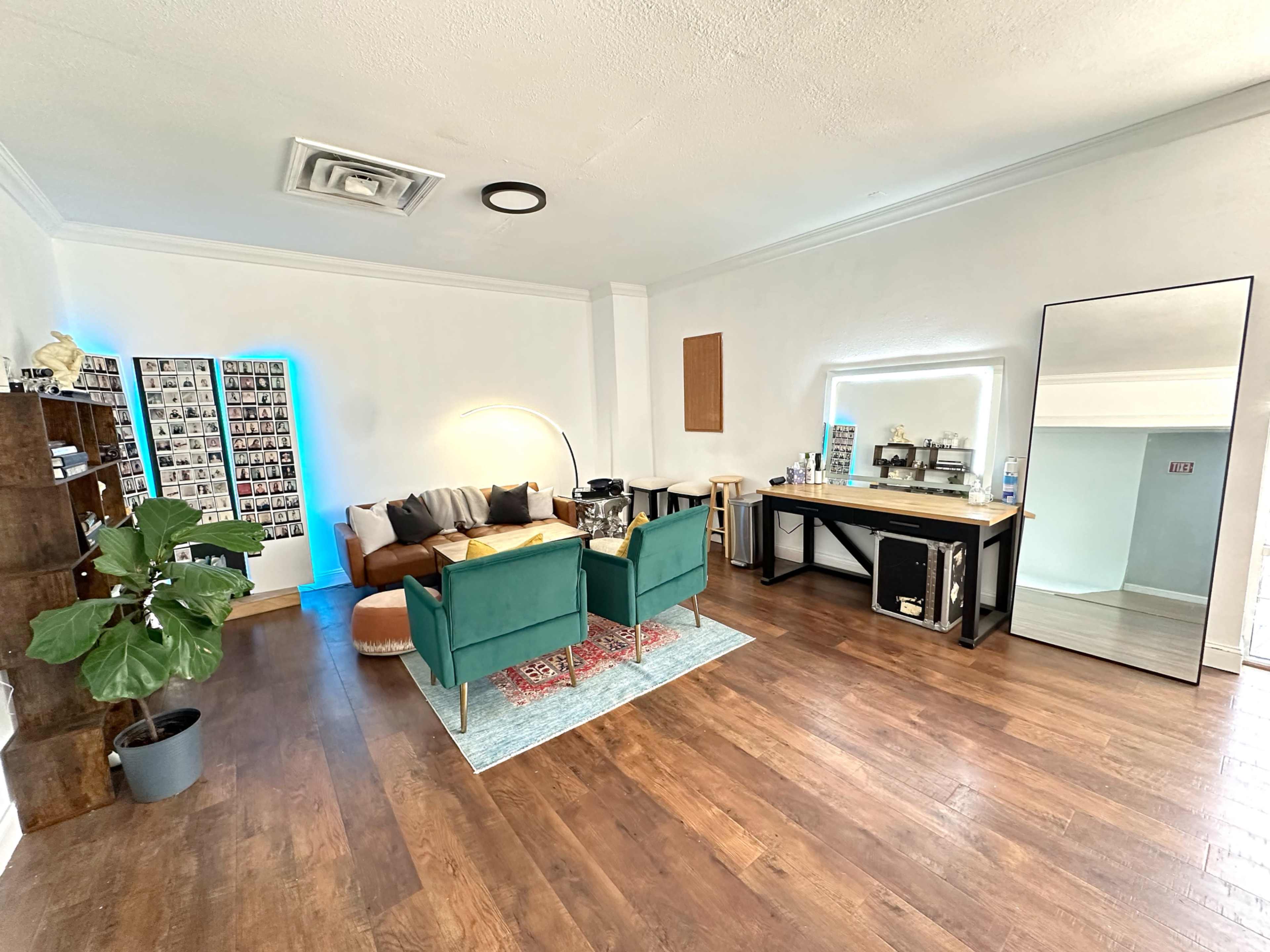 Zarrin Studios Image in 33rd Street Industrial, Orlando, FL