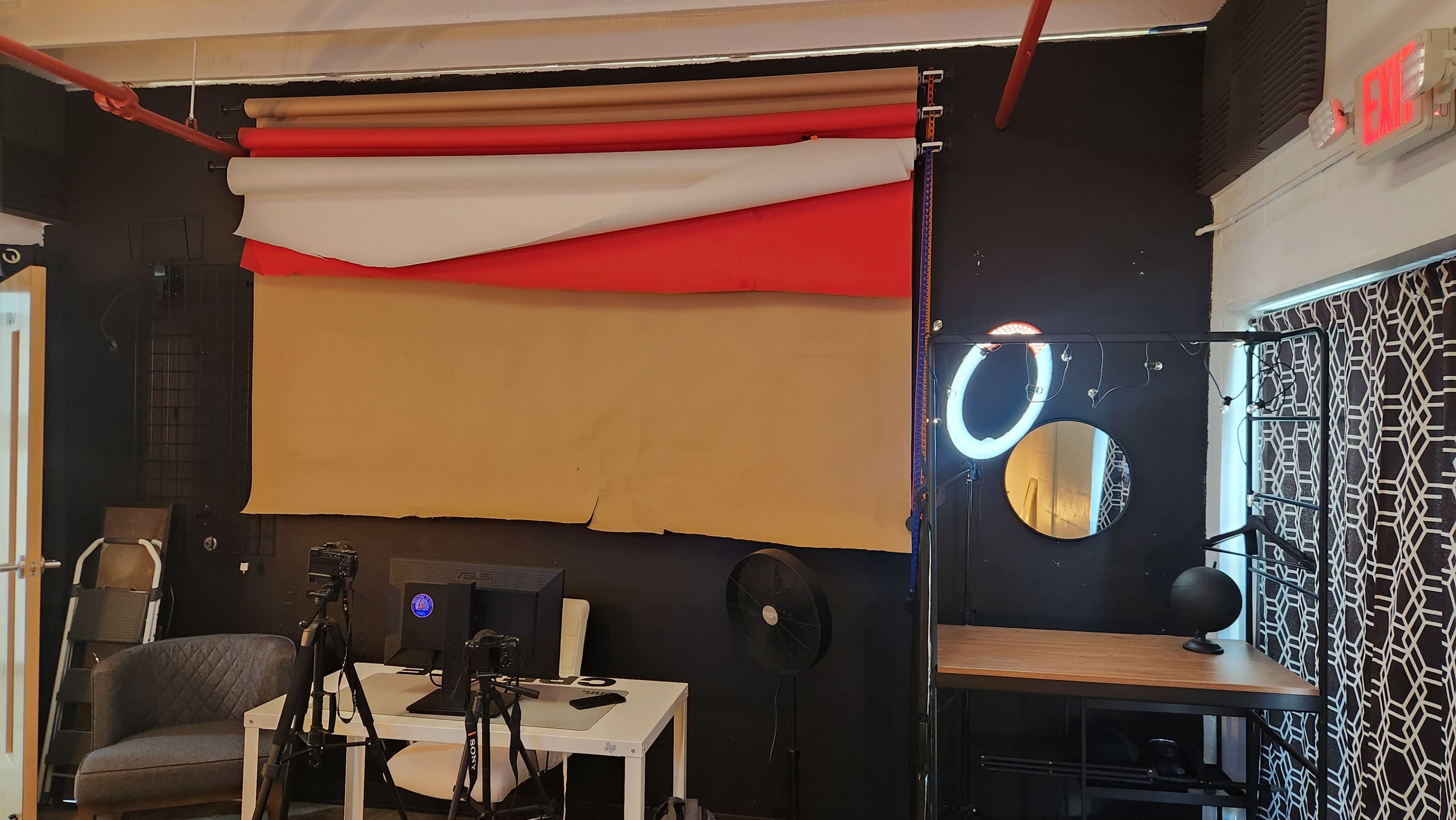 Intimate Boutique-Style Studio:  With Backdrops & More. Image in Cedar Crest, Dallas, TX