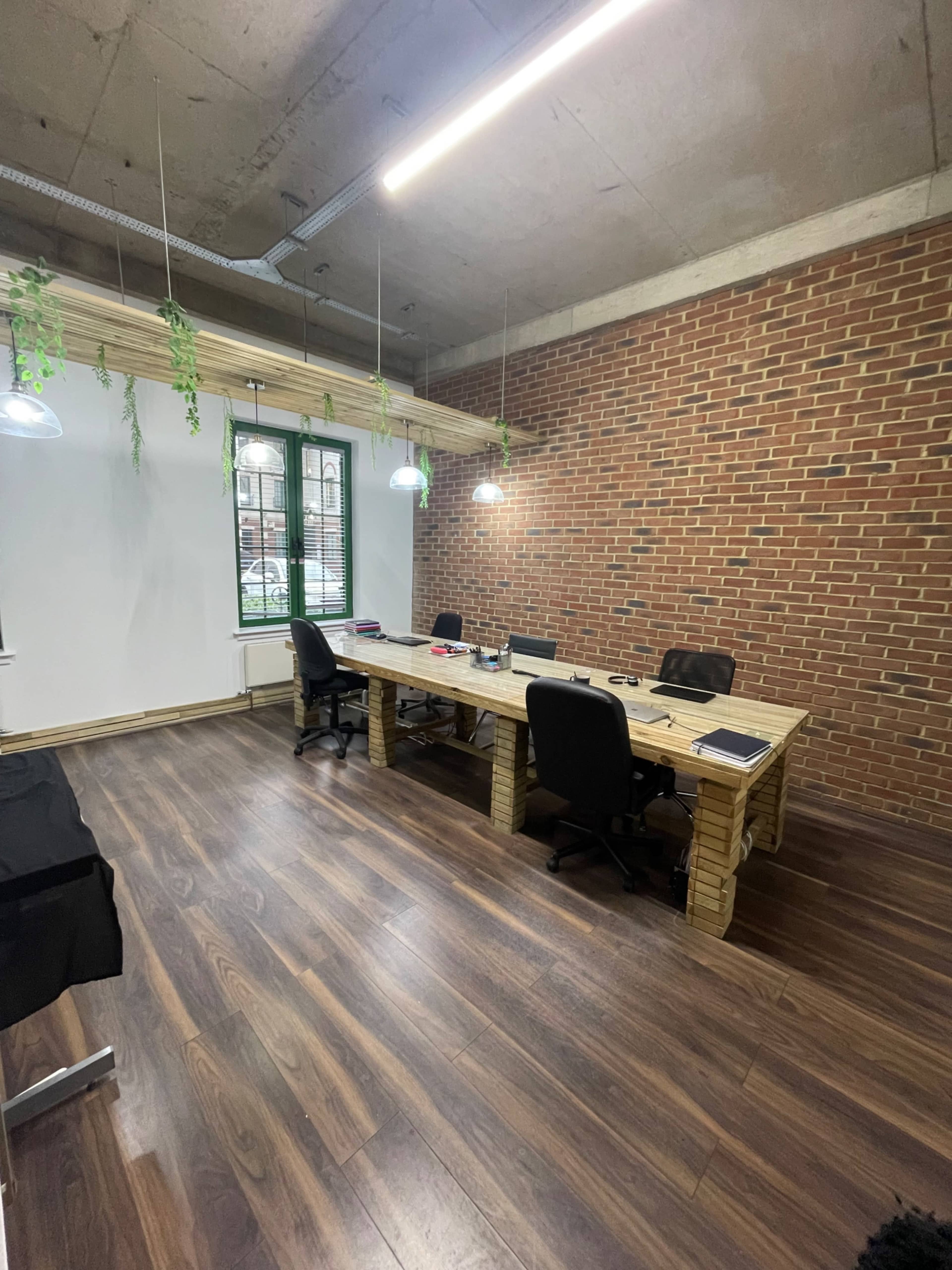 Modern Office Space In Business Park Image in Woodford, London, ENG