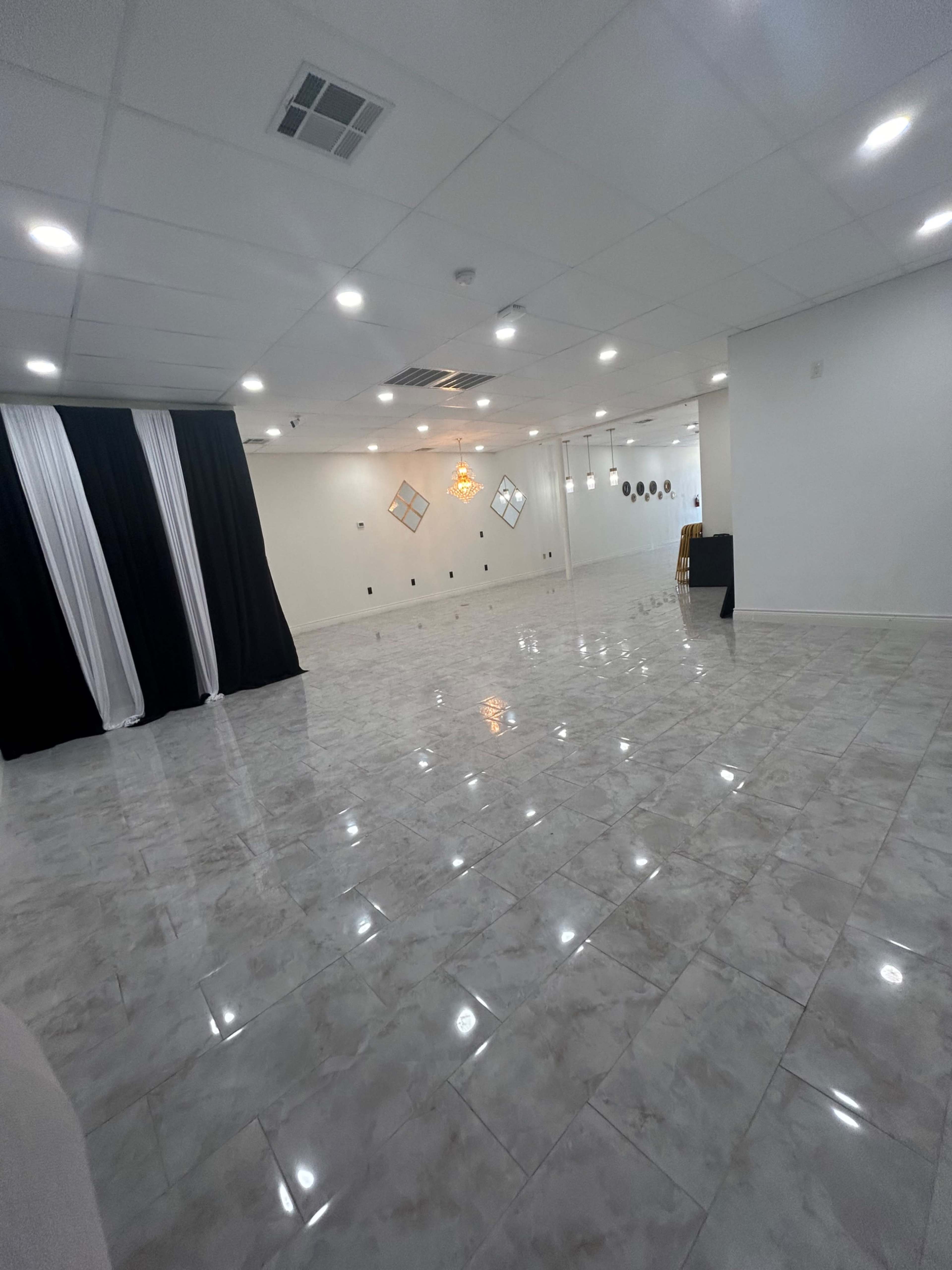 Elegant Event Venue with Tables & Chairs included Image in Houston, Houston, TX