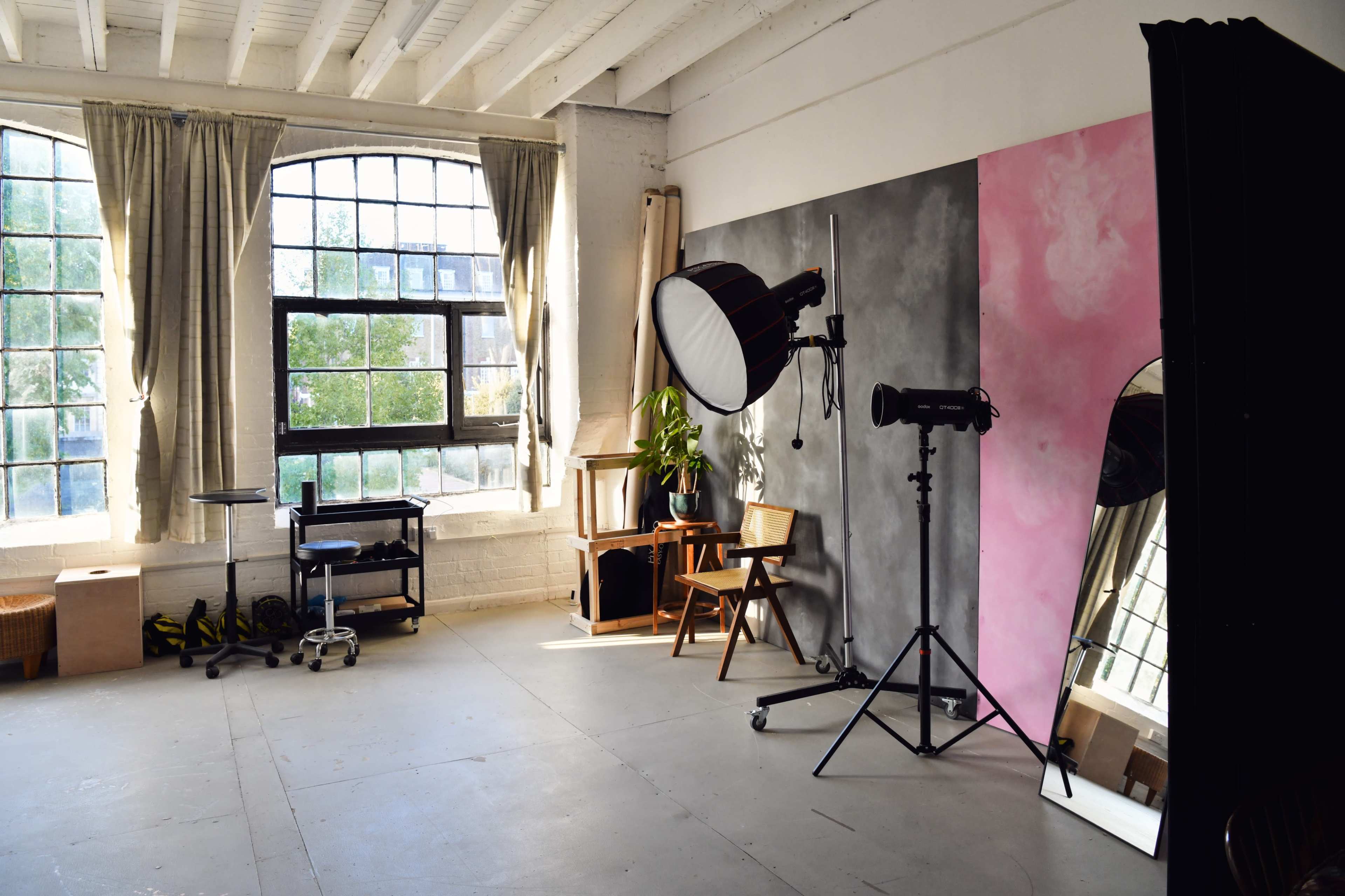 Multi set Daylight/Blackout Photography/Video Studio in London Image in Hackney, London, ENG