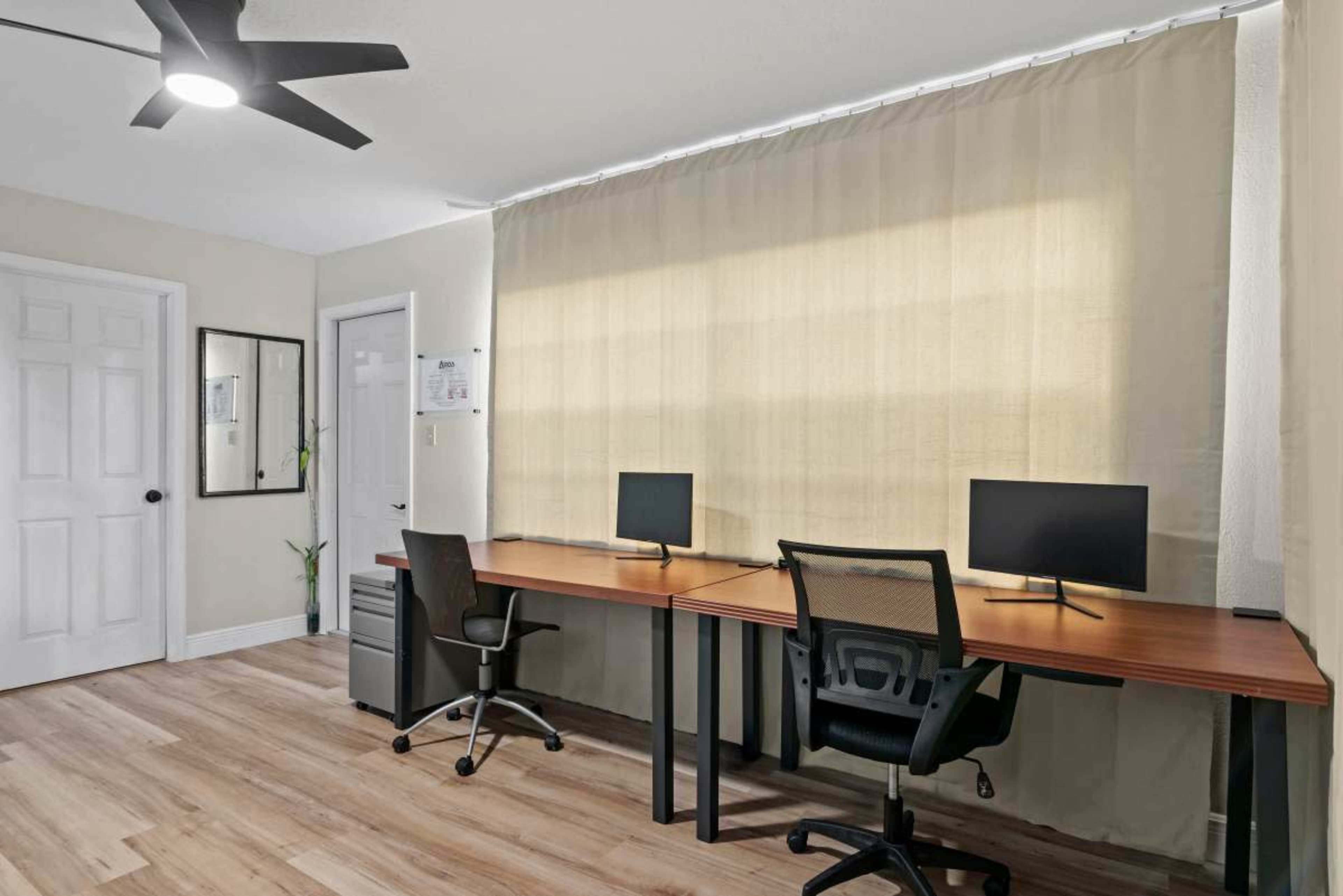 Downtown St Cloud Co-Work Production Space + FREE Wifi + Coffee + Printer + More Image in St. Cloud, Saint Cloud, FL