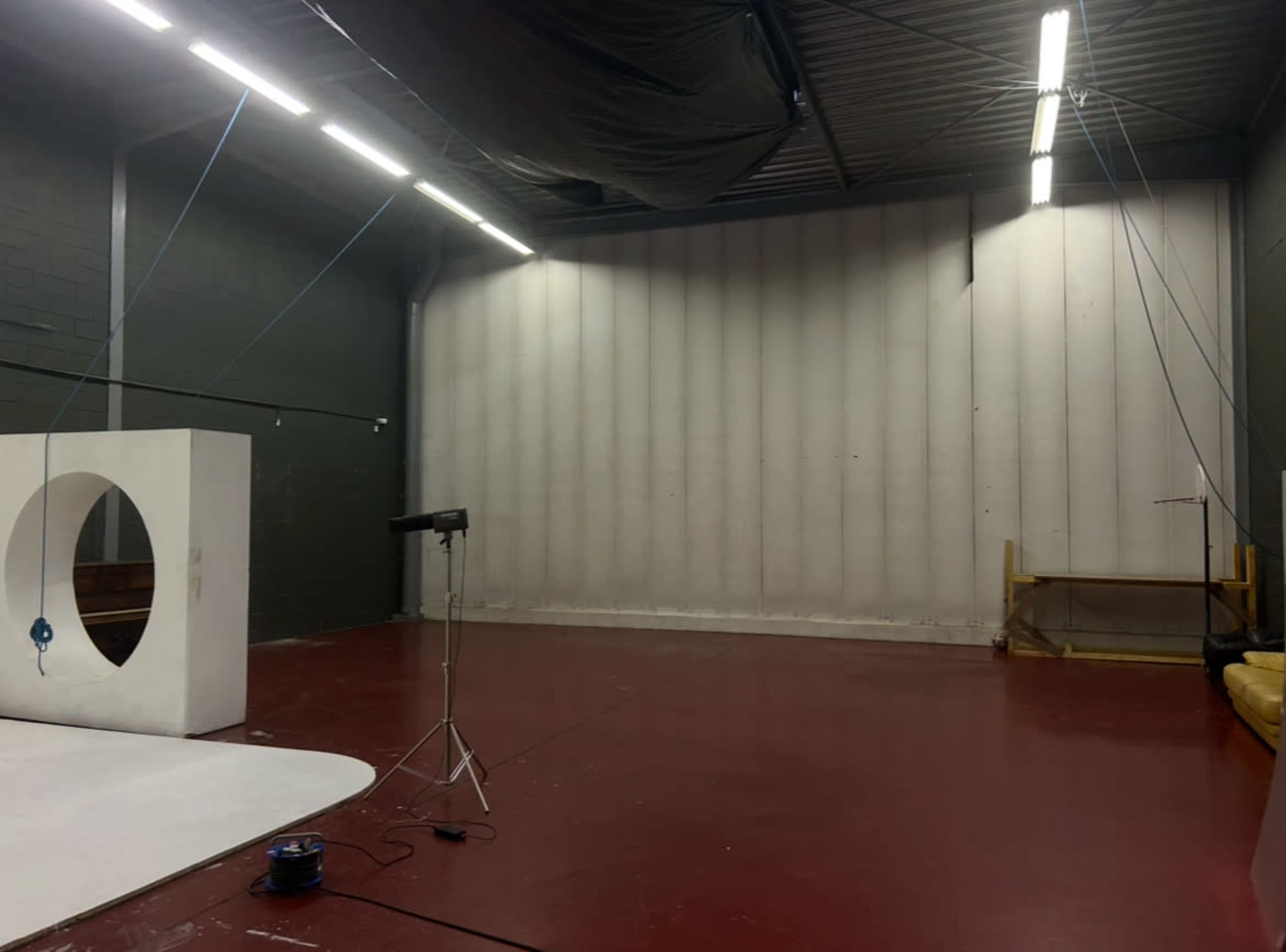 Studio à décor modulable (Cyclo/Hangar/Salon vintage/Coiffeur Afro/70 orange/Chambre rouge) Image in , Villejuif