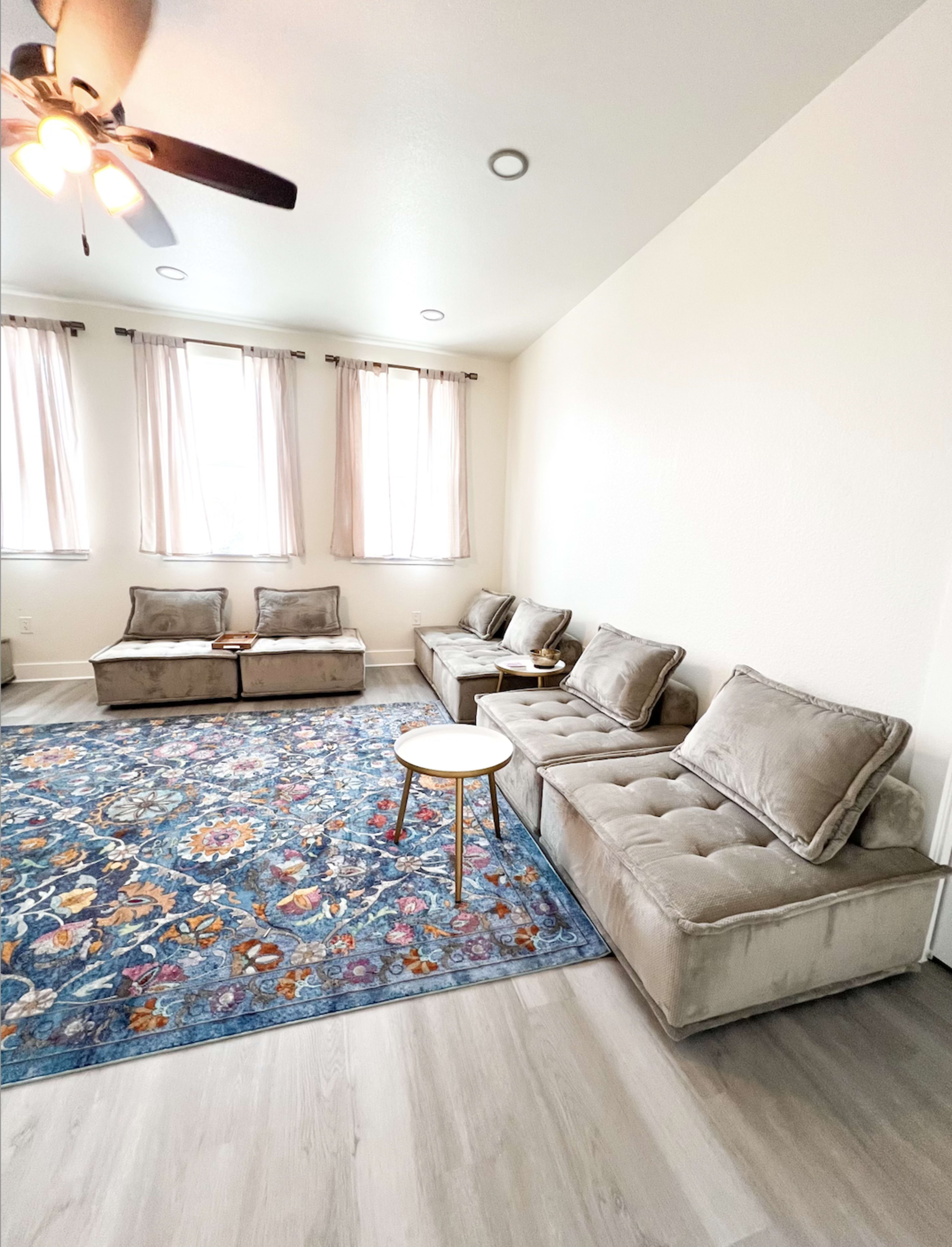 Spacious Light-filled Loft in Downtown Round Rock Image in Round Rock Original Plat, Round Rock, TX
