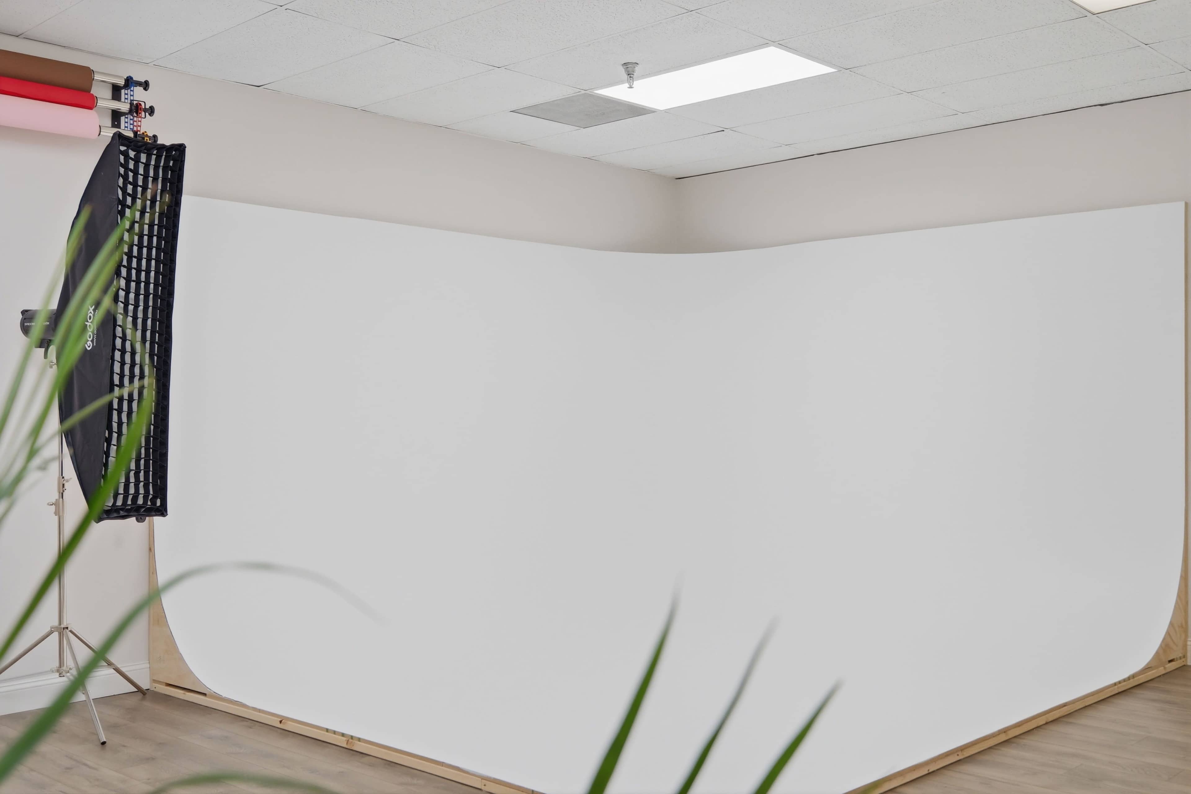 Minimal Photo Studio with White Cyclorama Image in Palatine Township, Palatine, IL