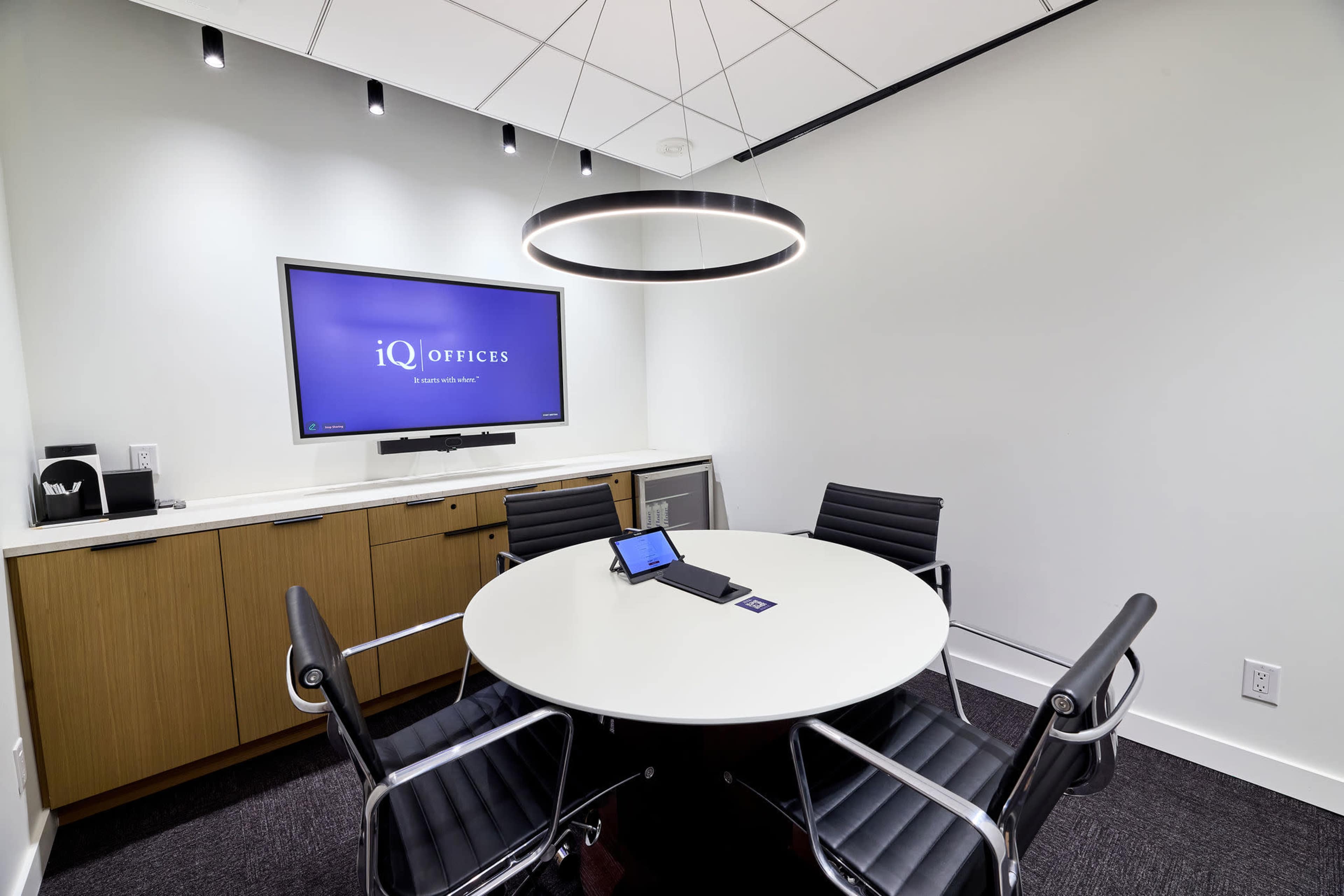 Bombay (BSE) Room Image in Yonge-Bay Corridor, Toronto, ON