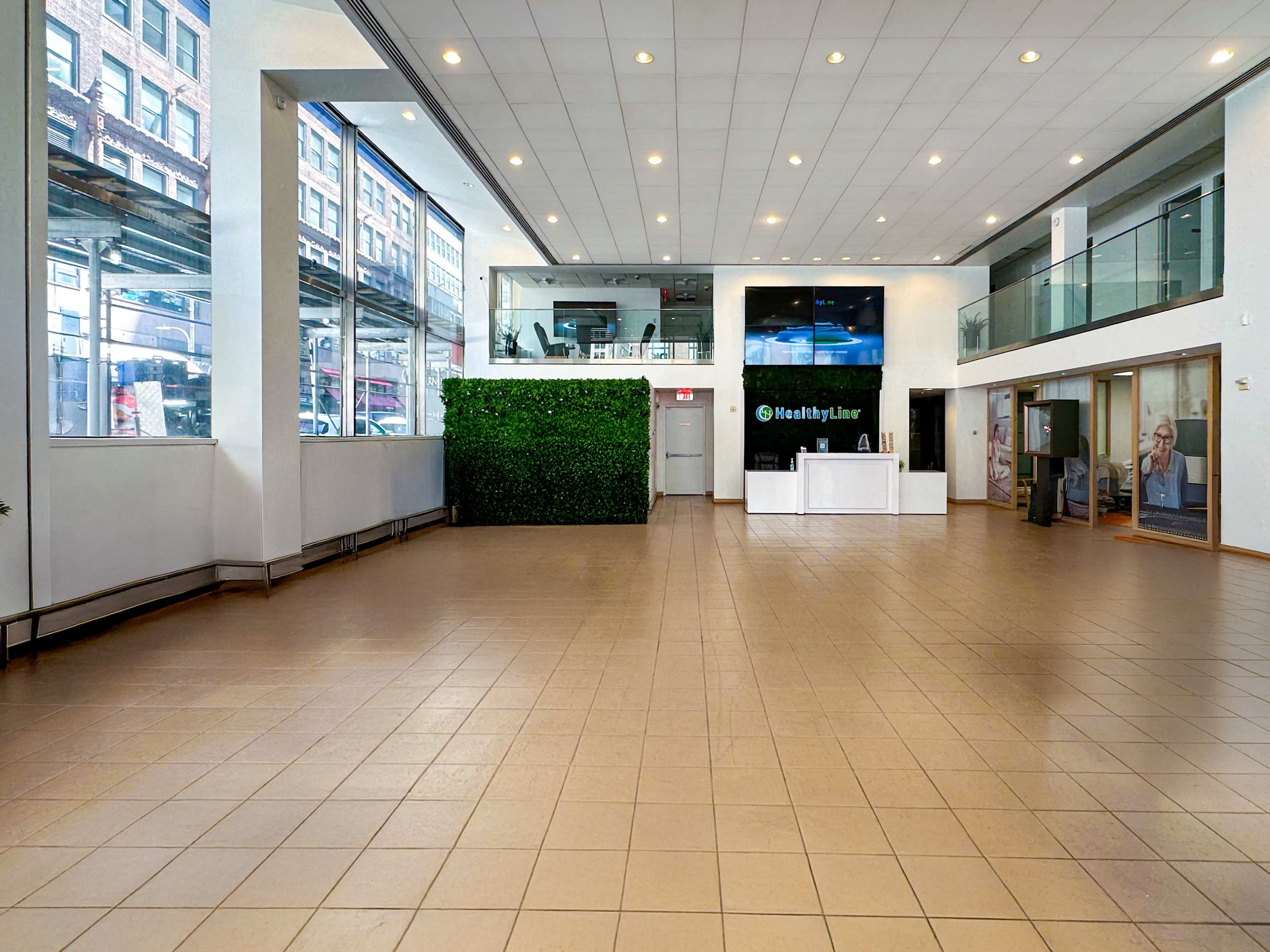 Stunning 1,700 Sq Ft Open-concept Showroom Image in Midtown Manhattan, New York, NY