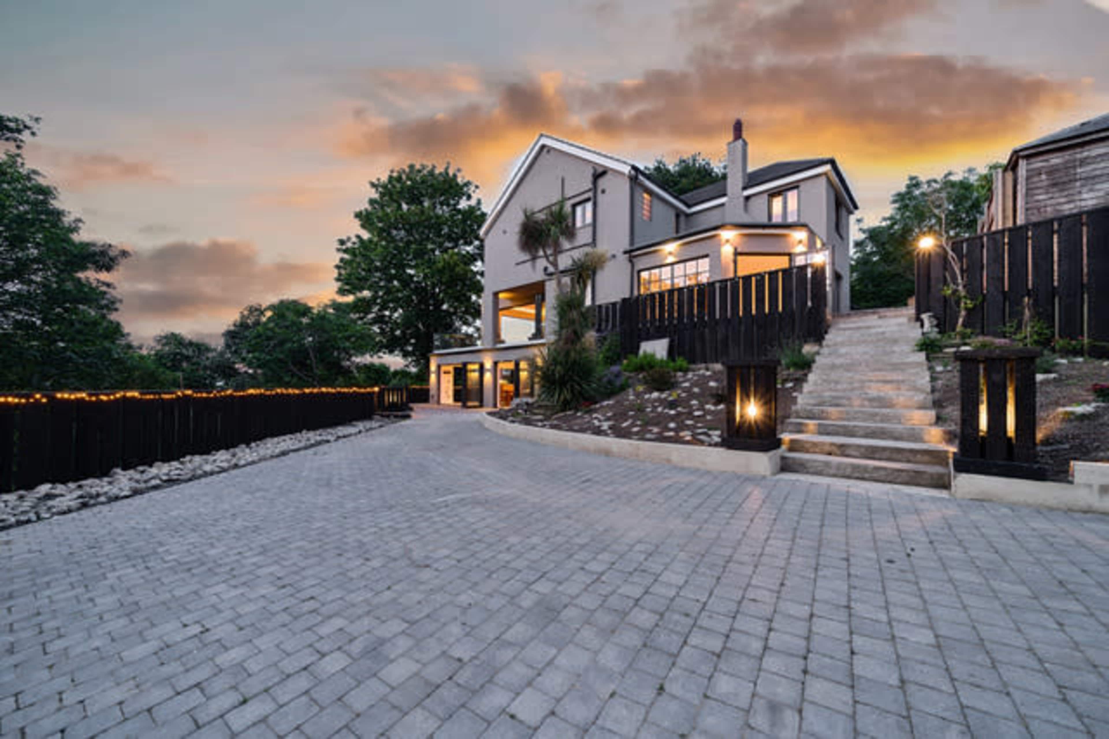 London villa with garden and skyline views, hot tub and sauna Image in Belvedere, London, ENG