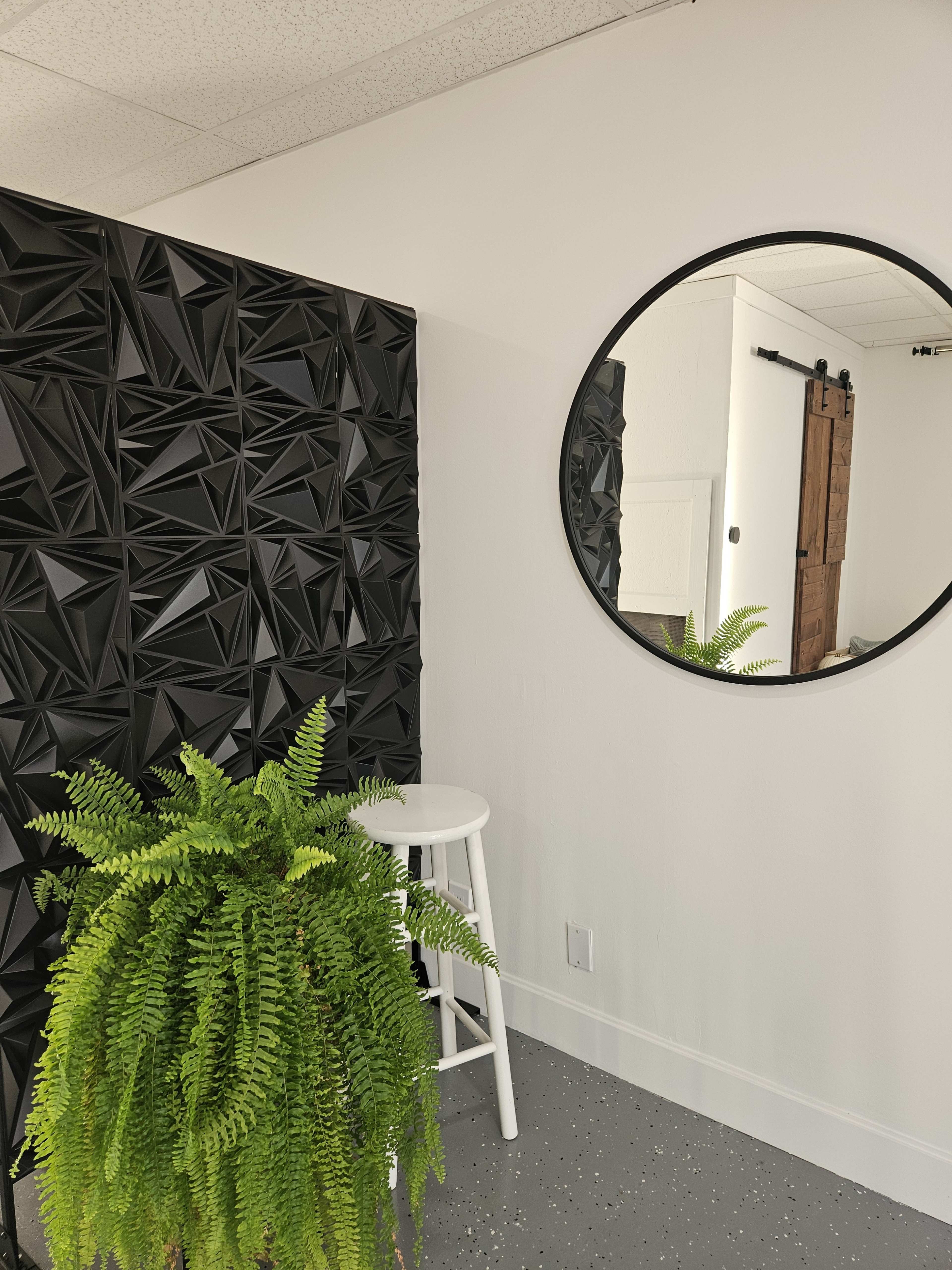 Well lit, open studio space near historic Independence Square Image in Blue Township, Independence, MO