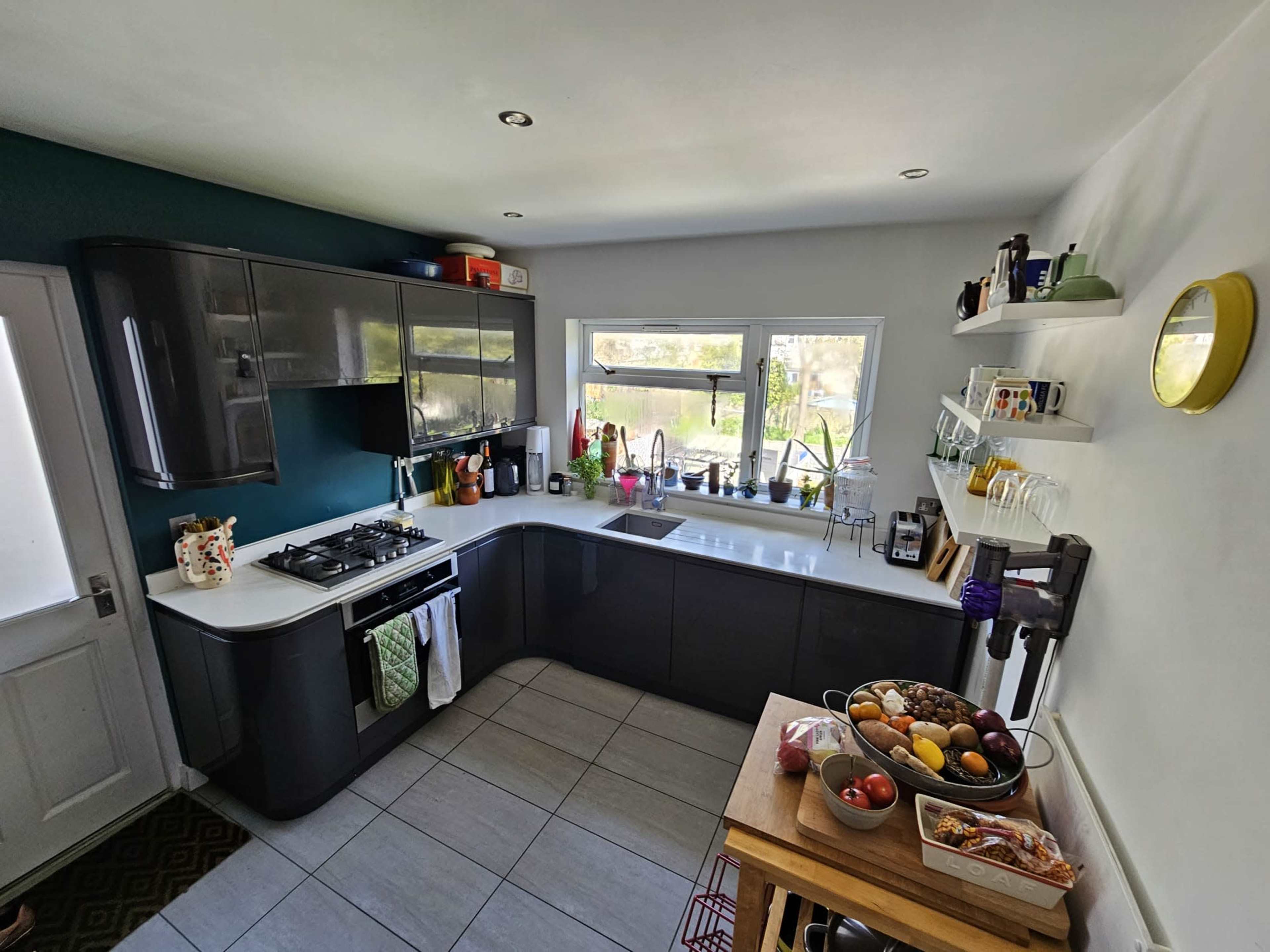 Homely ,3 reception room and 3 bed apartment Image in London, London, ENG