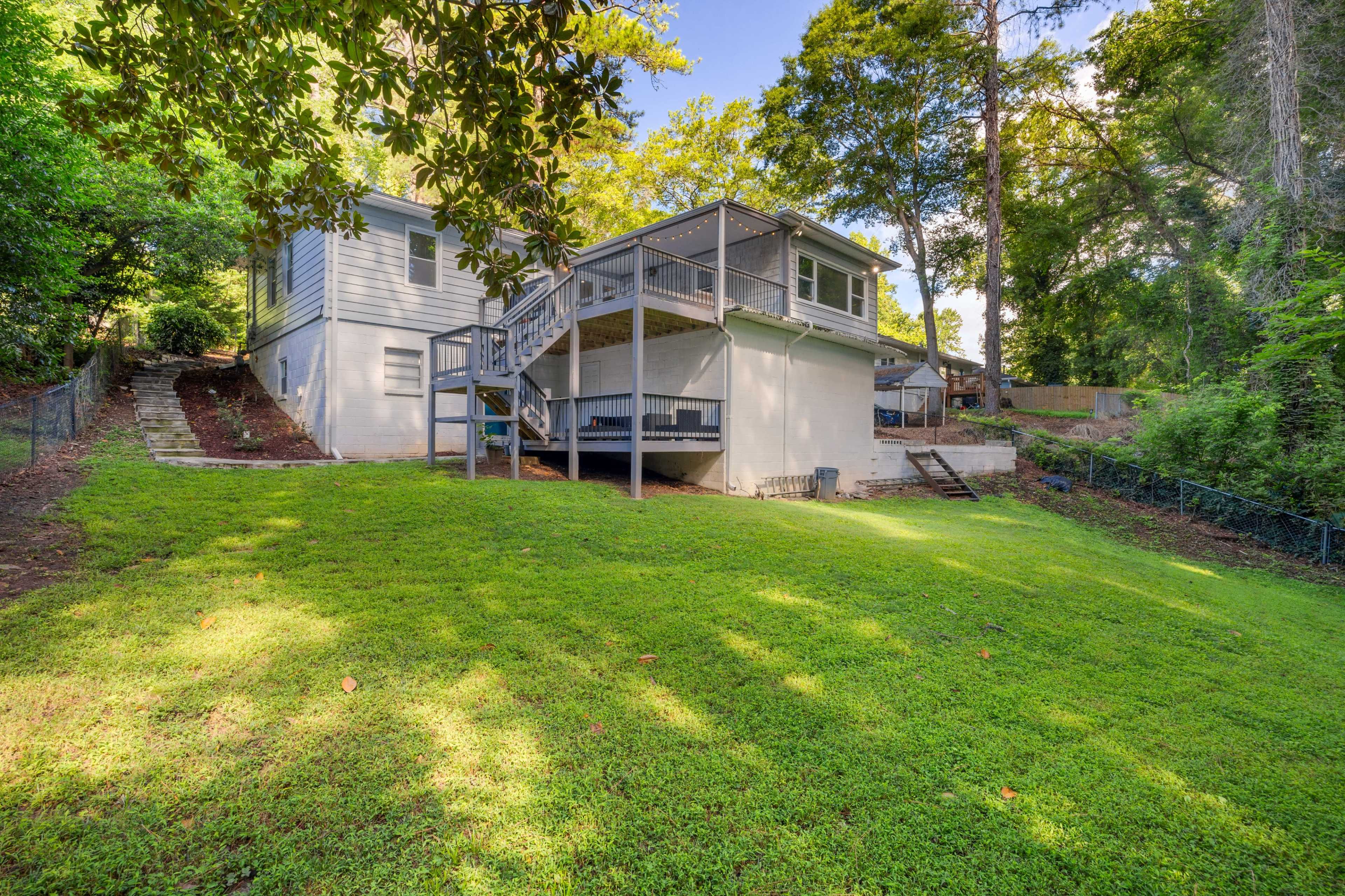 Chic Ranch-Style Retreat Image in Cascade Road, Atlanta, GA