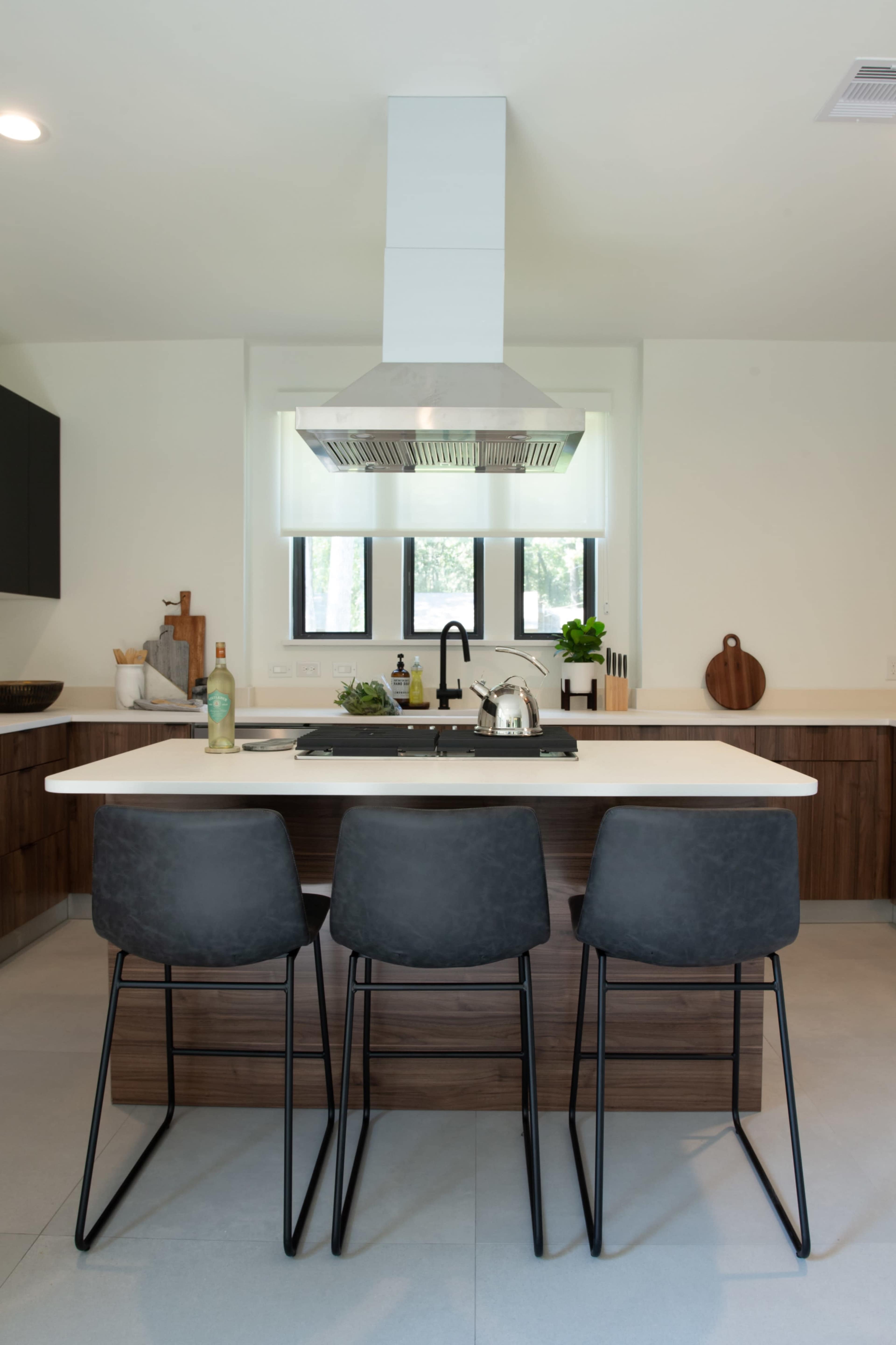 Modern Home - PERFECT for small gatherings and photo shoots Image in , Conroe, TX