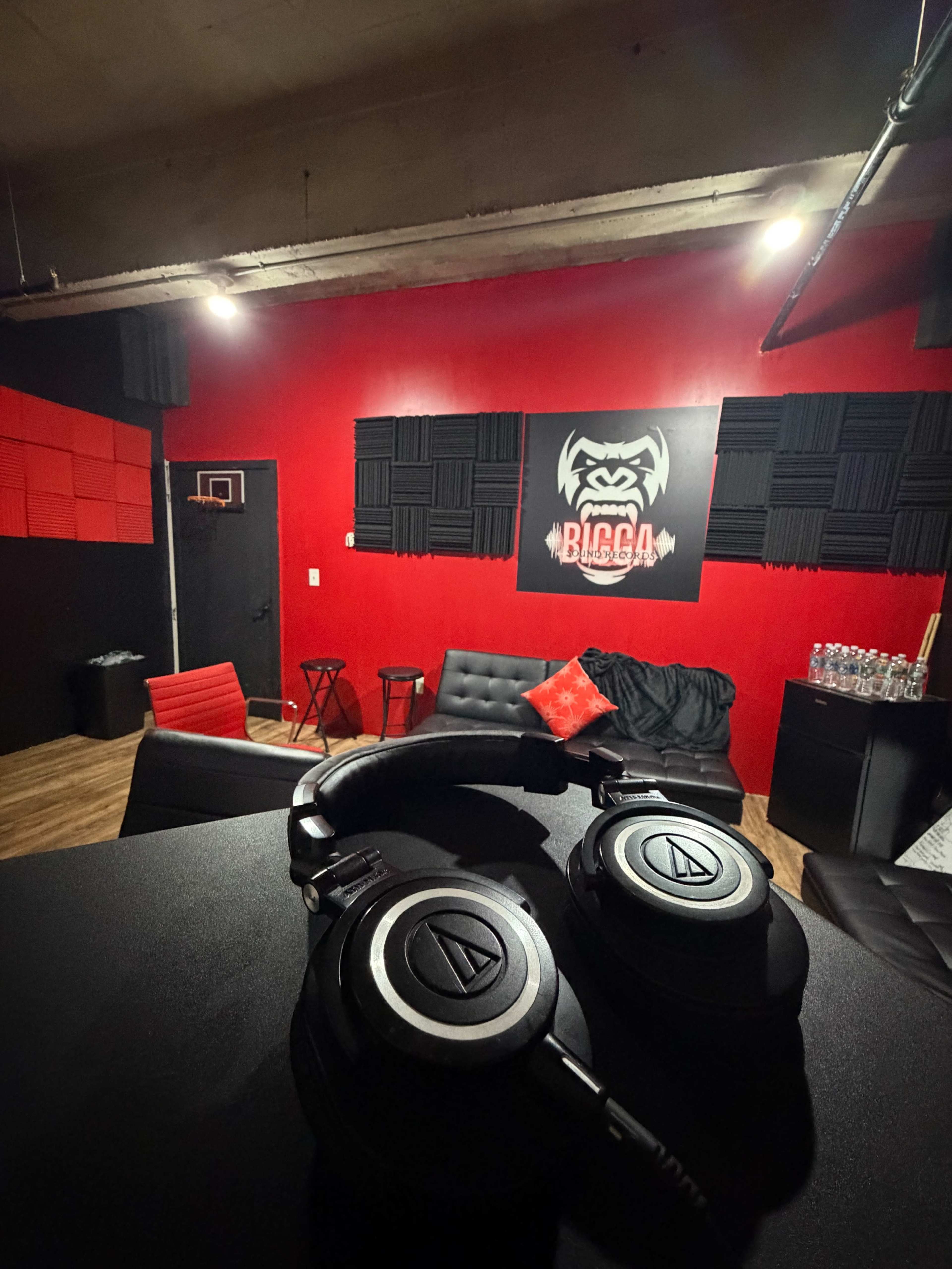Top Quality Recording Studio Image in Central Ward, Newark, NJ