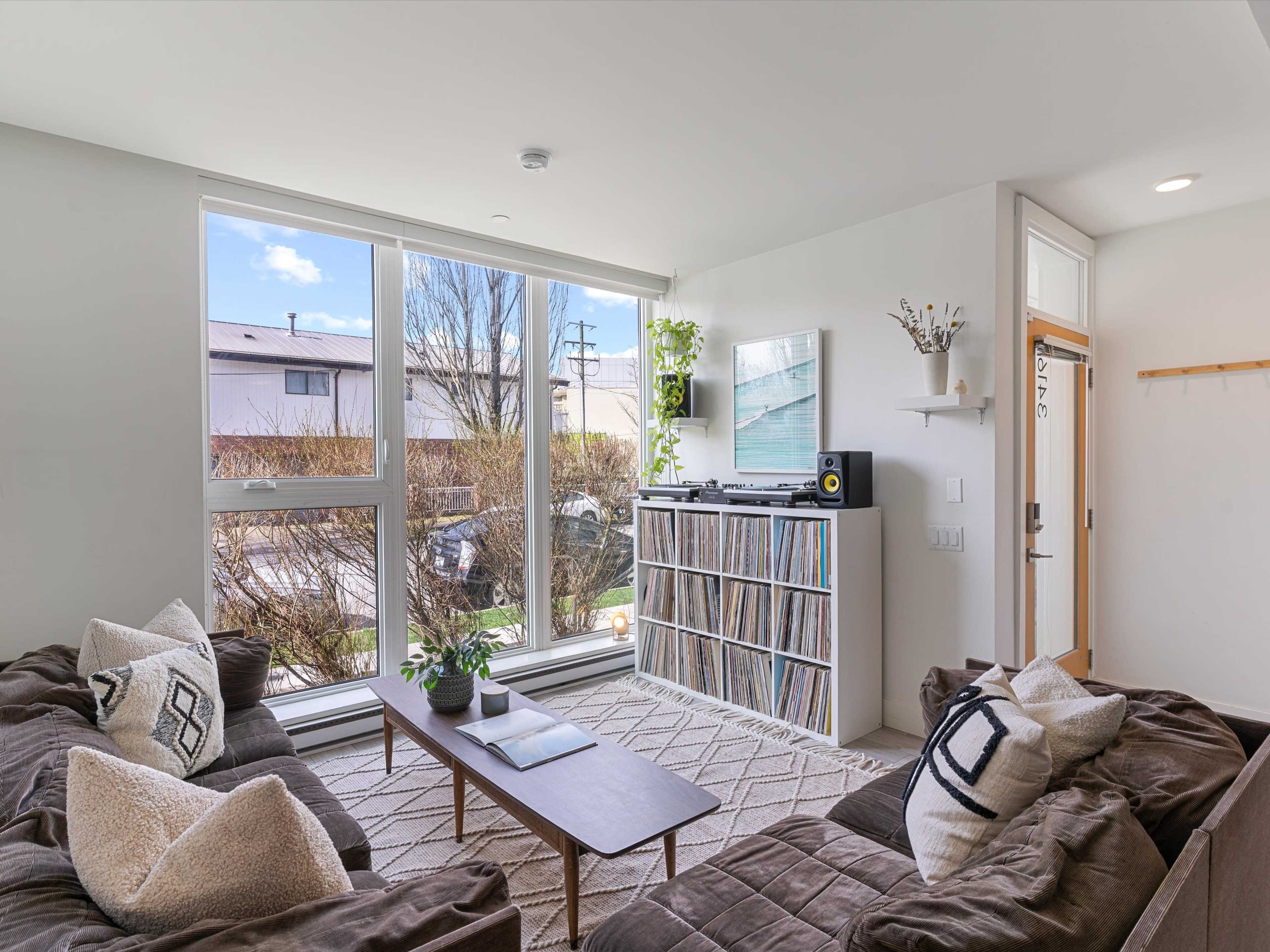 Condé Nast's Top Vancouver Rental: Stunning, Bright, 3-bedroom Townhome in Vancouver's w/ Patio and Flex Space Image in East Vancouver, Vancouver, BC