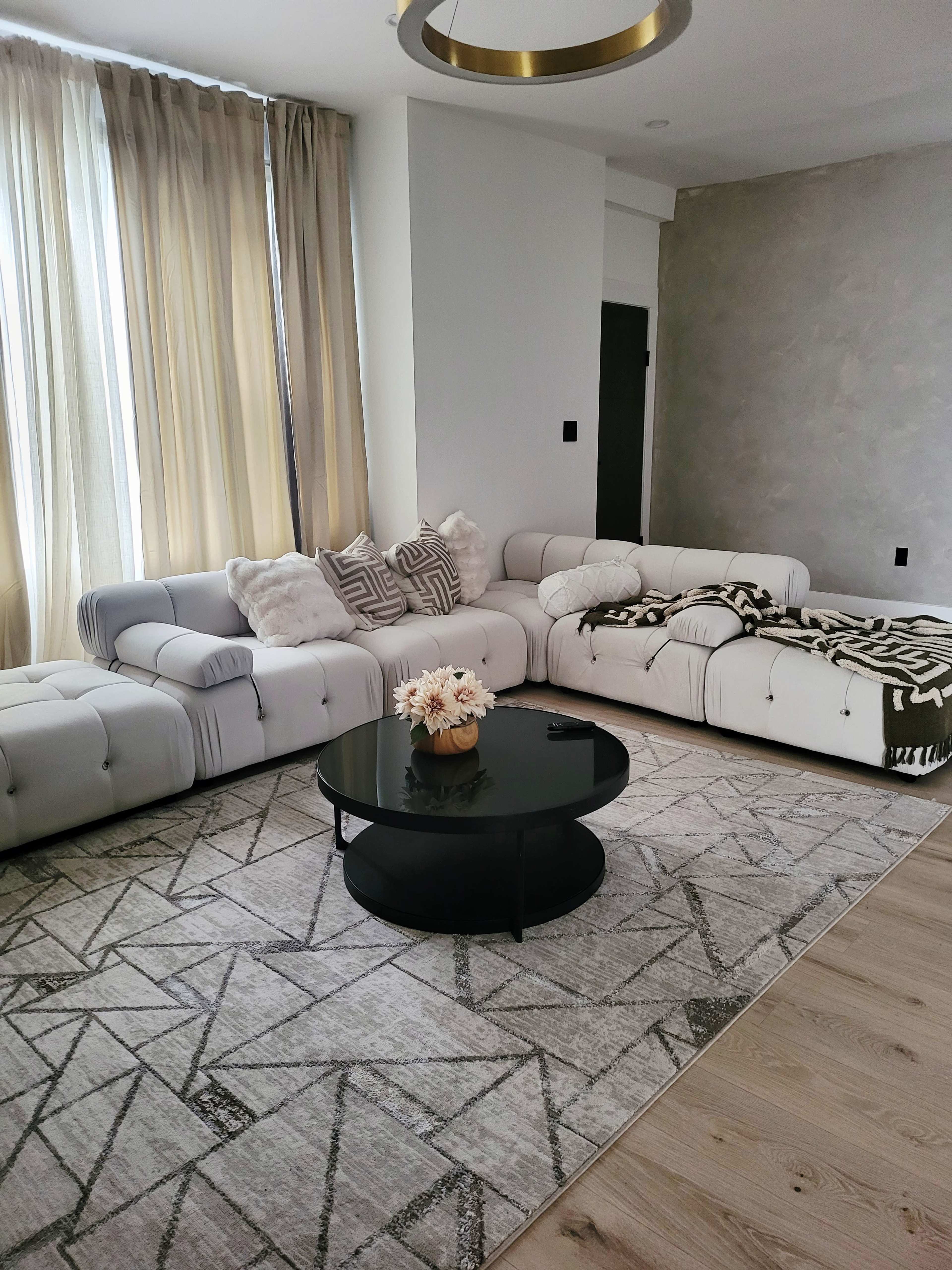 Bright & Airy Home for Groups | Secure Parking + Great Location Image in Weequahic, Newark, NJ