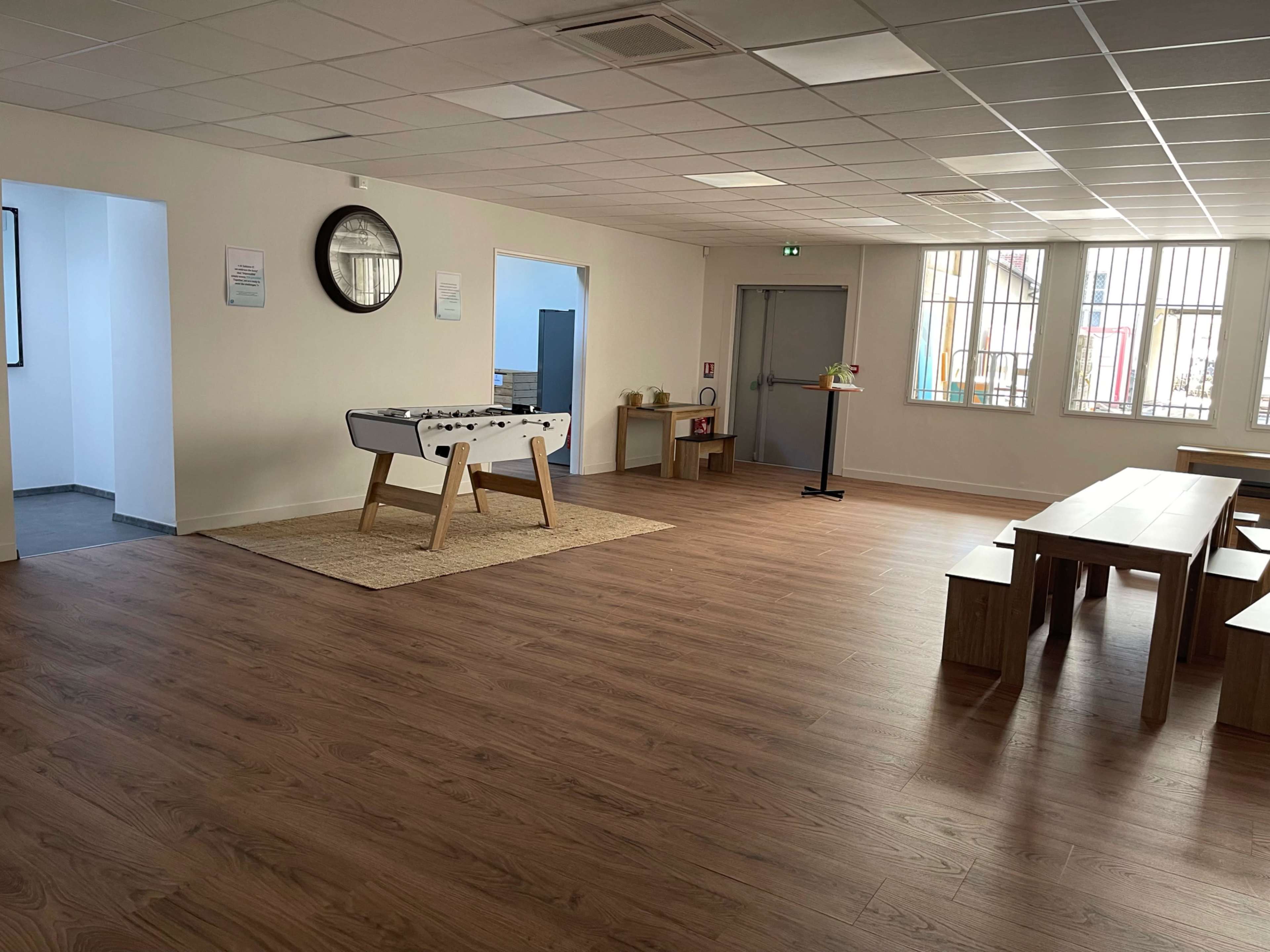Salle de réunion équipée – Jusqu’à 12 personnes – Alençon Image dans , Alencon, 