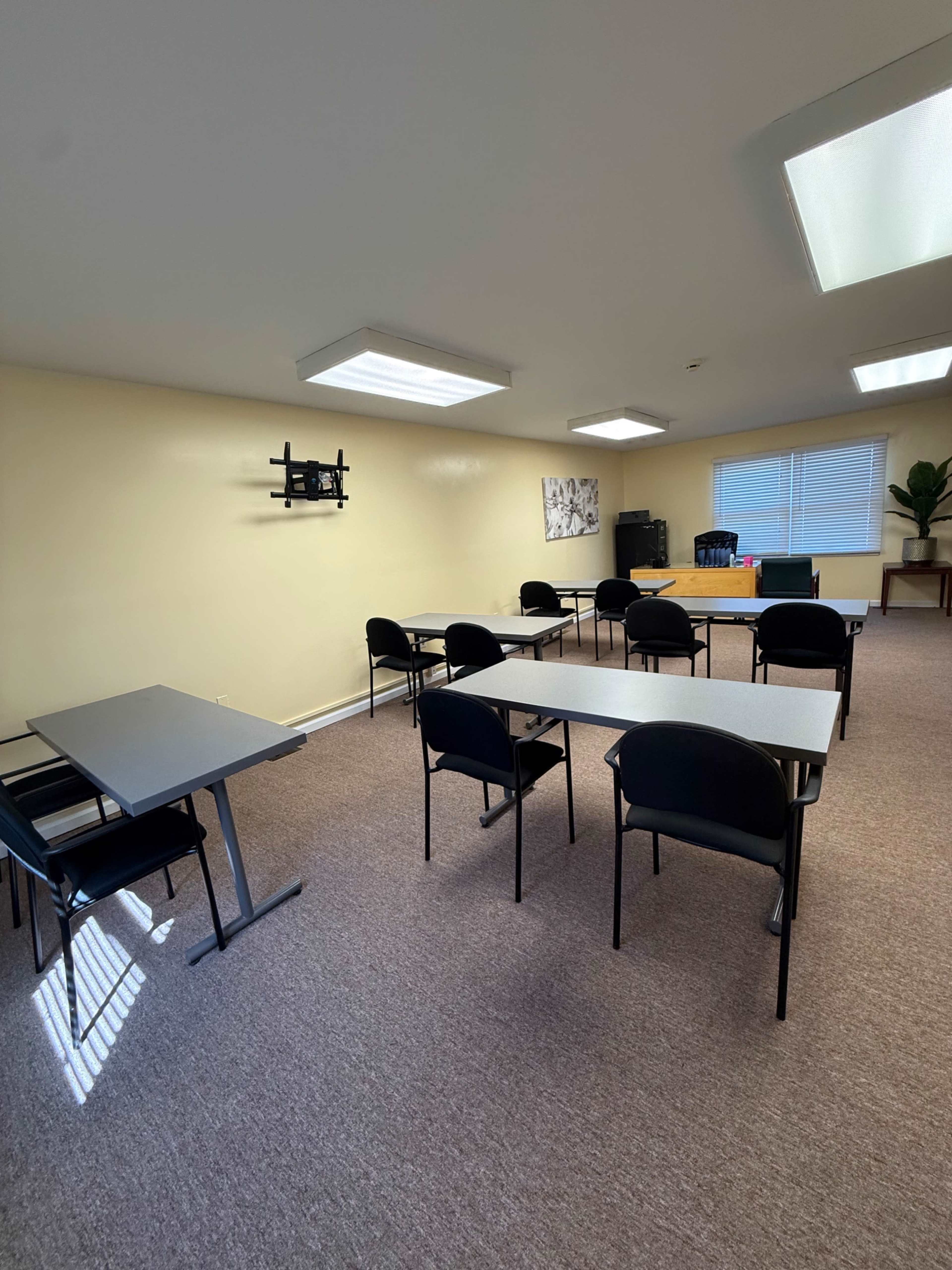 Modern  Office Space for Meetings, Workshops, and Creative Projects Image in Secane, Secane, PA