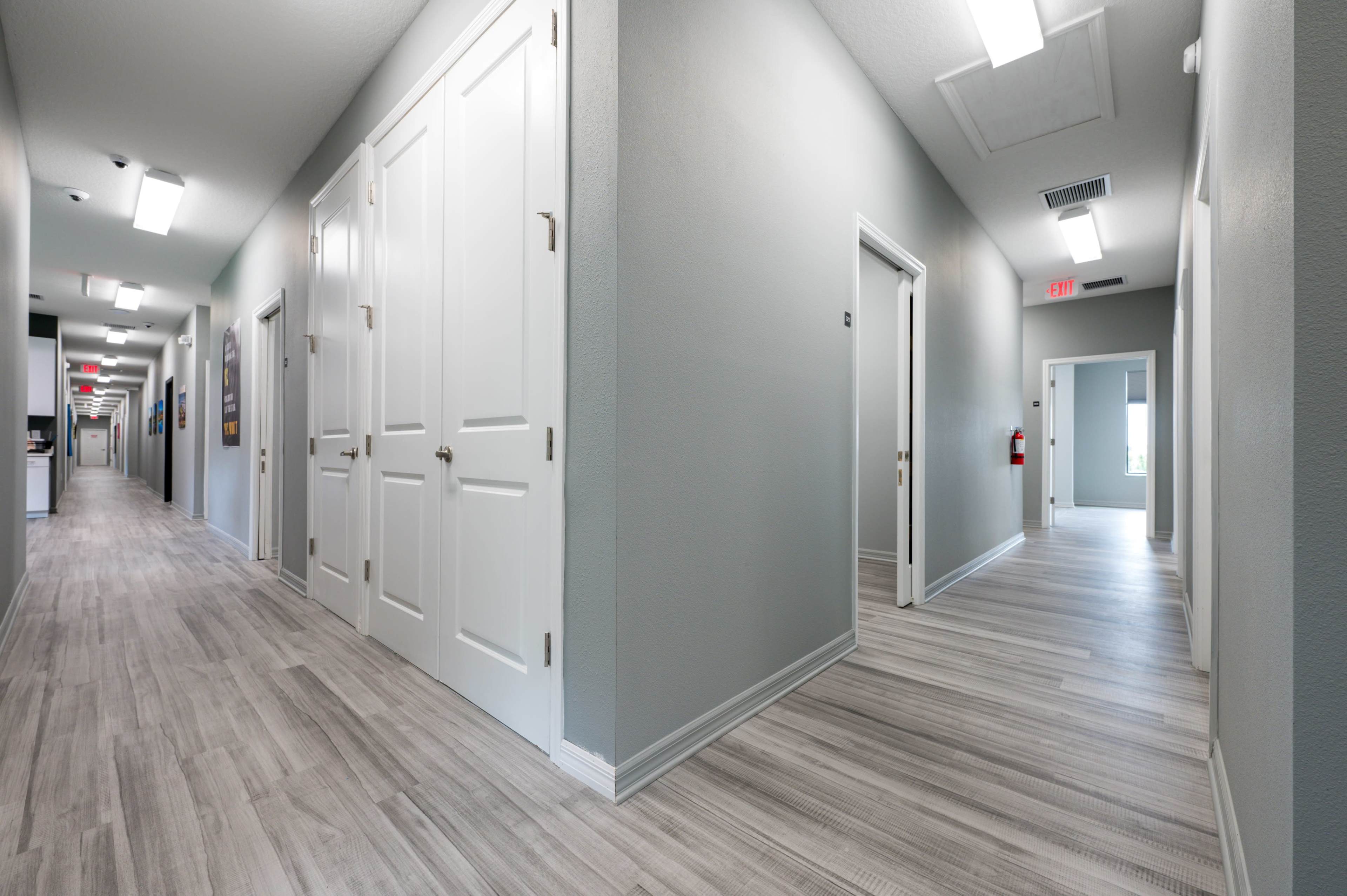 5-Person Meeting Room Image in Worthington Gardens, Lutz, FL