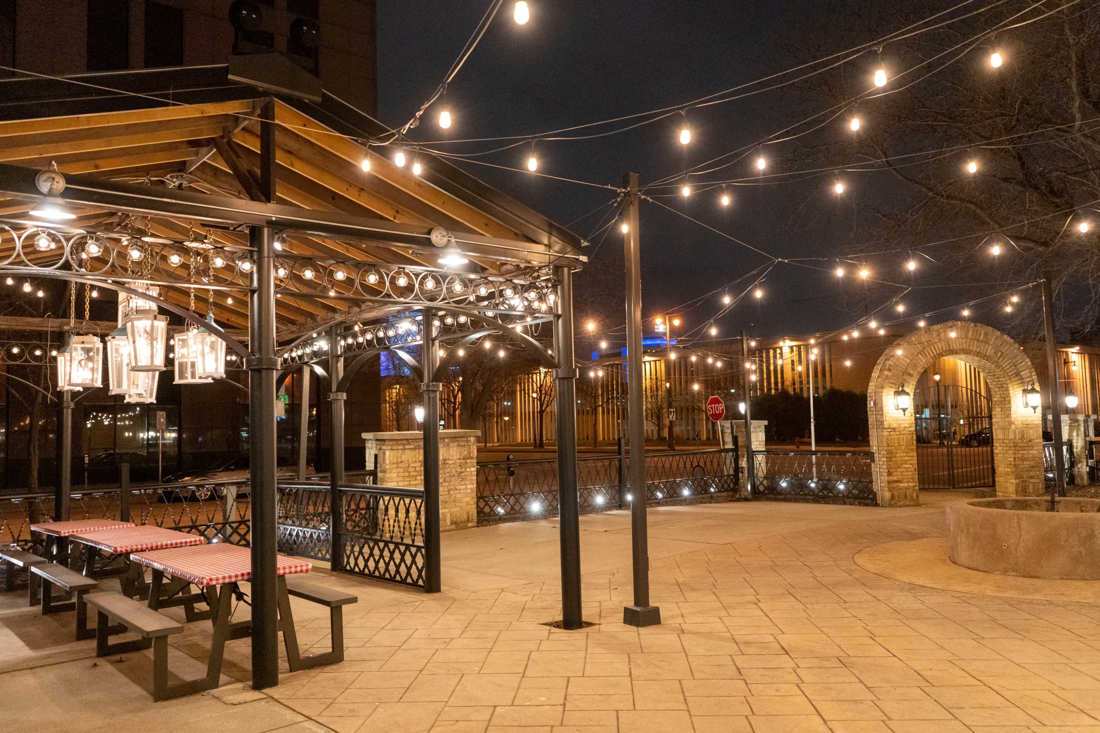 Inviting Courtyard Event Space in the Heart of Downtown Milwaukee Image in Juneau Town, milwaukee, WI