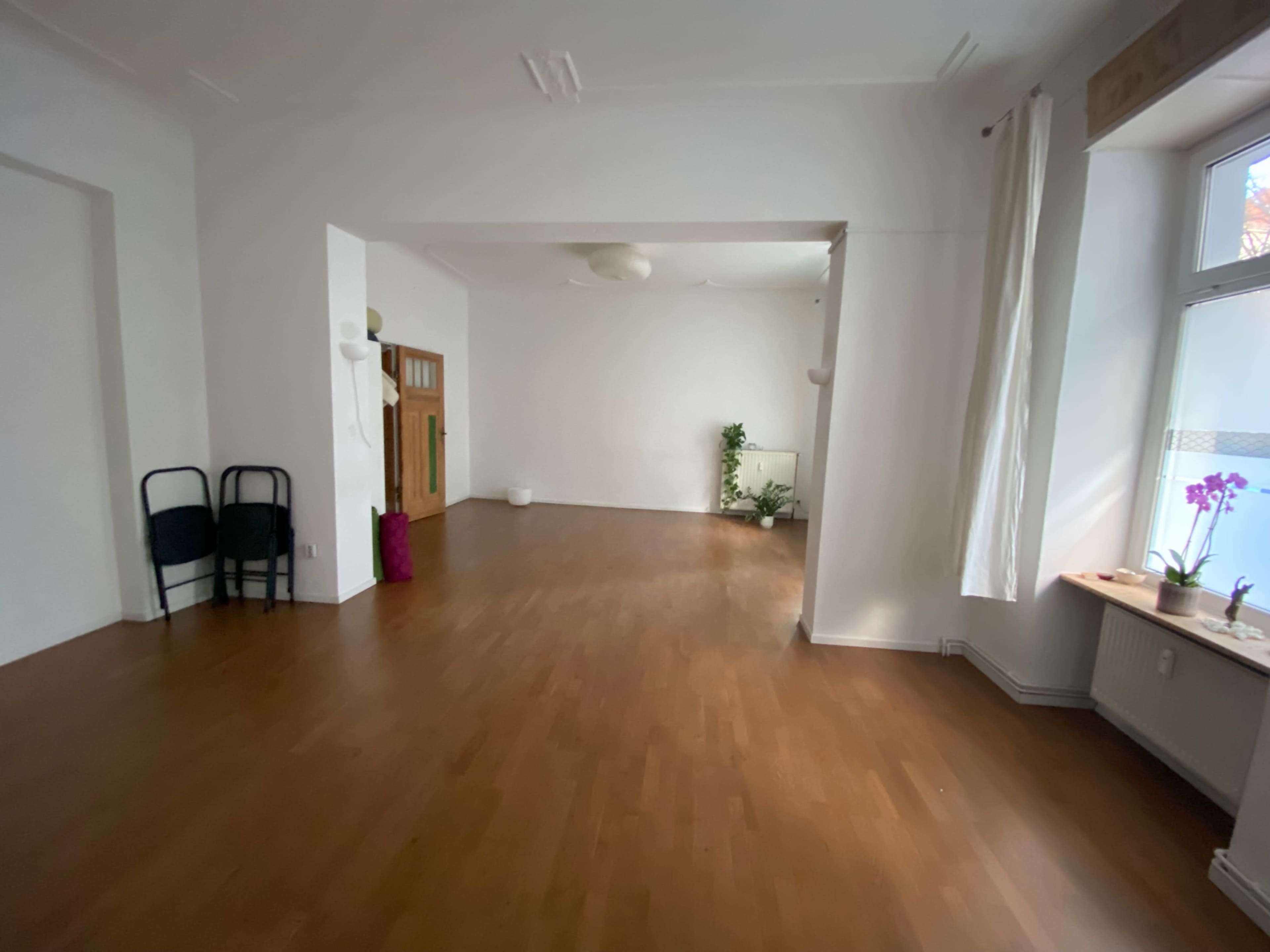 Bright Natural Light Studio in Alt-Treptow – Near Kreuzberg & NeuköllnUm Image in Alt-Treptow, Berlin