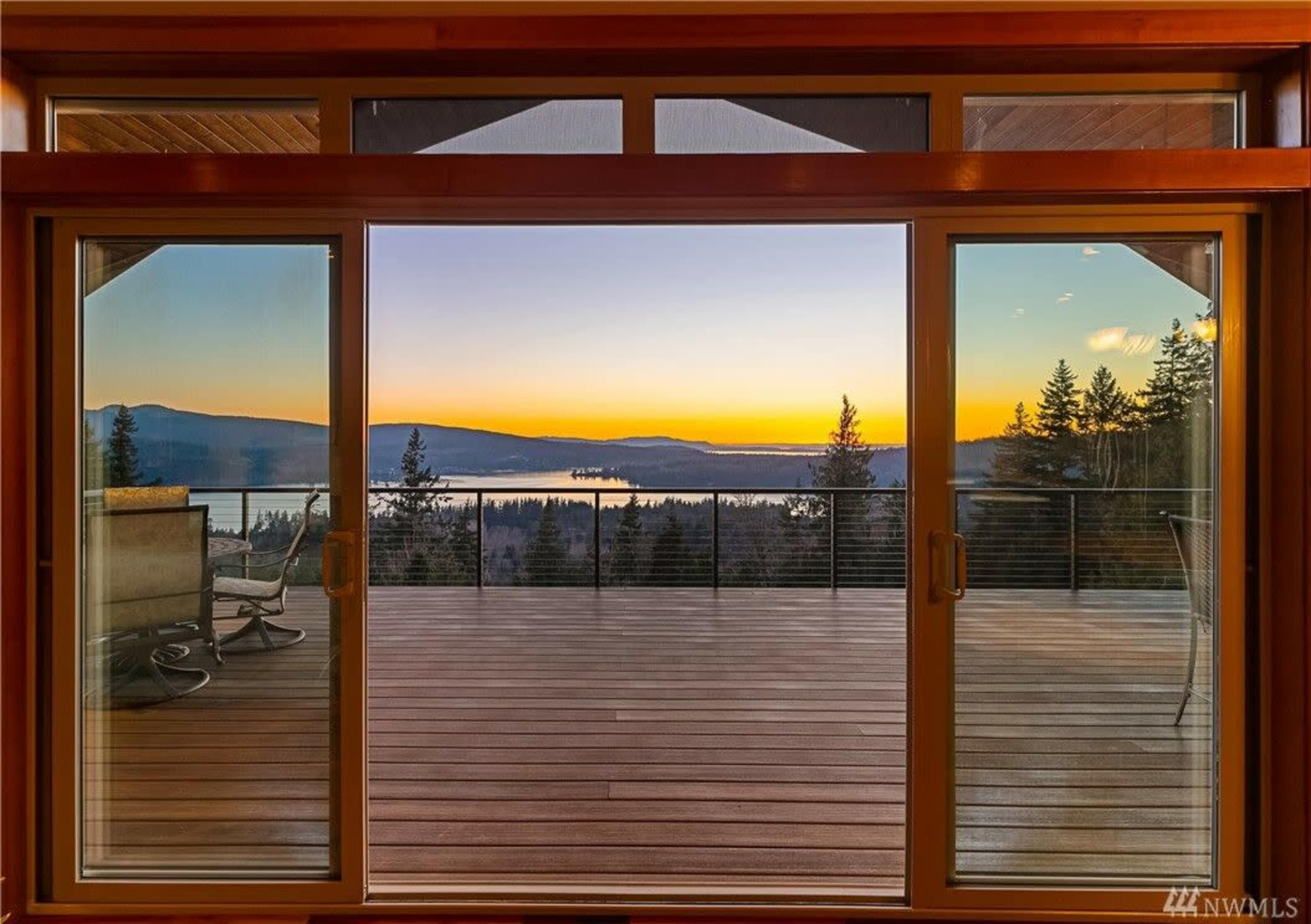 Lakeview Creative Studio | Natural Light, Film Location & Content Production Space Image in , Bellingham, WA