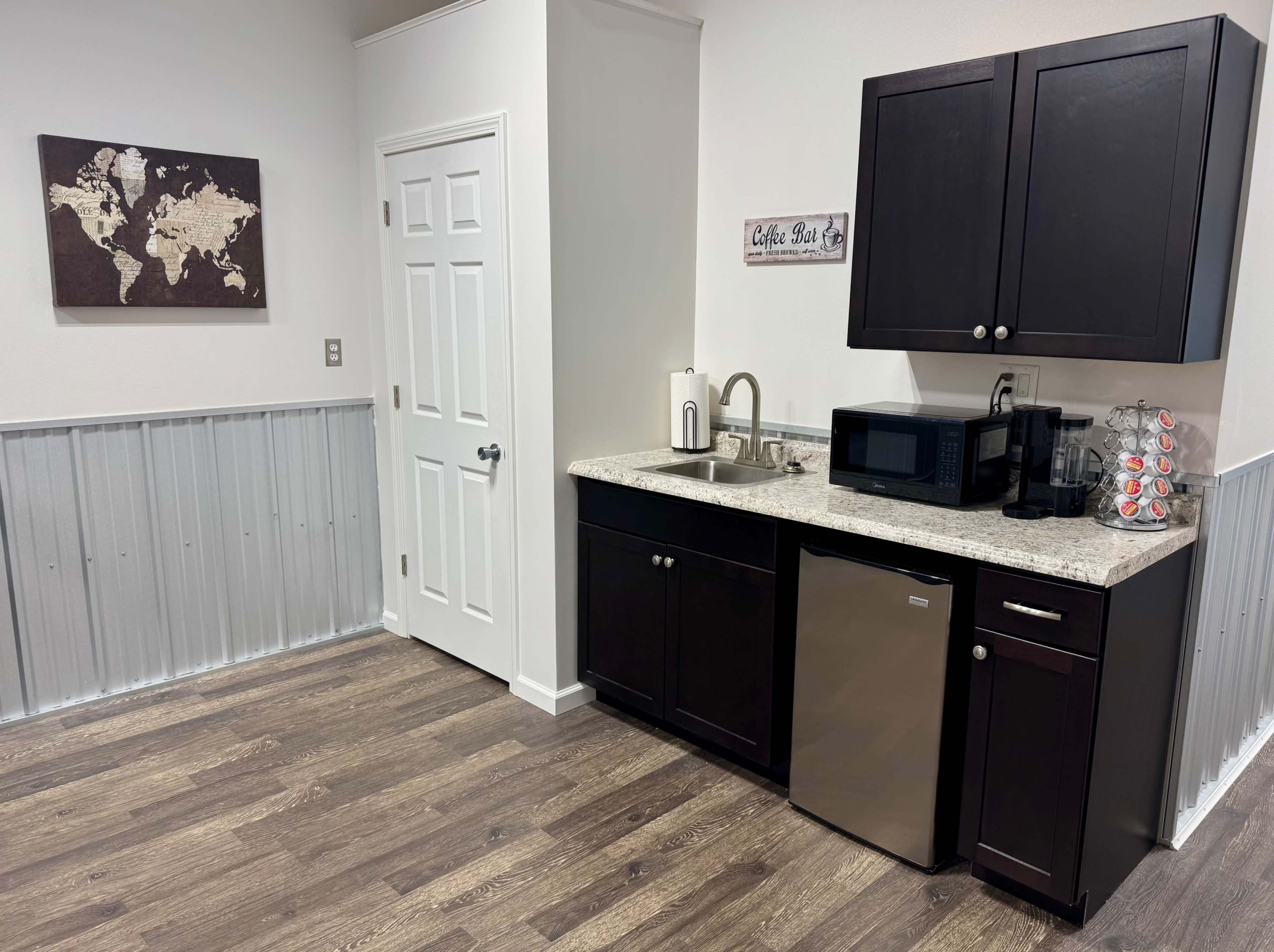 Office & Warehouse Space — Daily, Weekly, and Monthly Rentals Image in Grand Forks, Grand Forks, IN