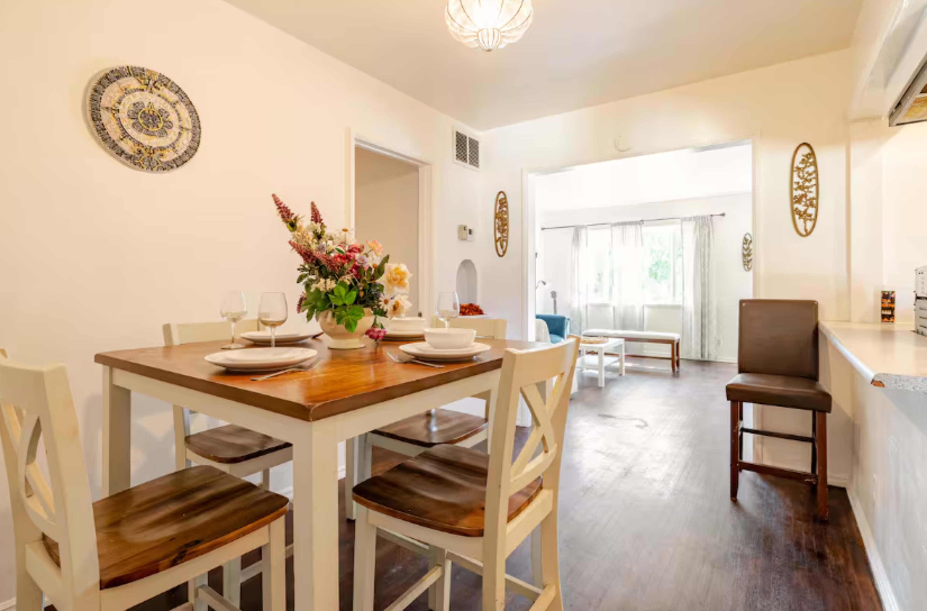 Close to UCR campus! Free parking! King beds! Mountain View! Image in University, Riverside, CA